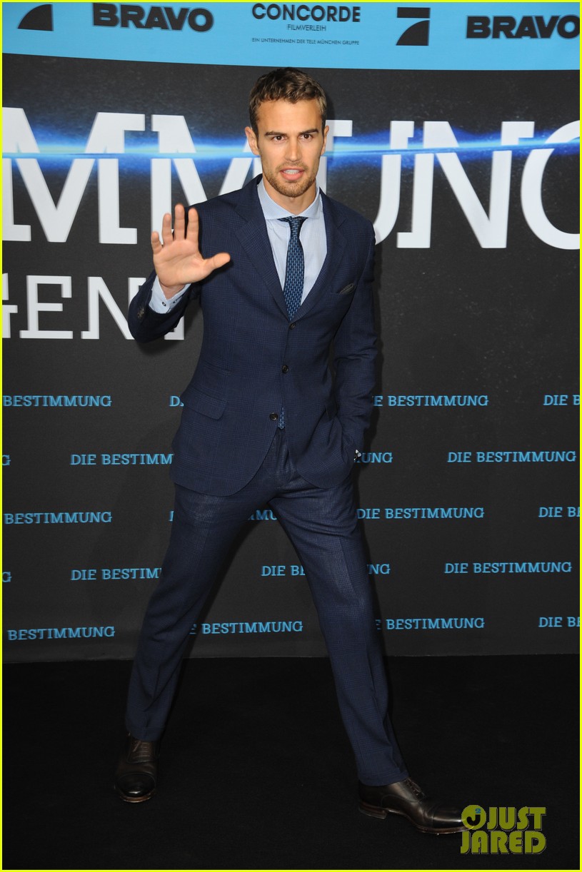 shailene-woodley-theo-james-bring-divergent-to-germany-34.jpg