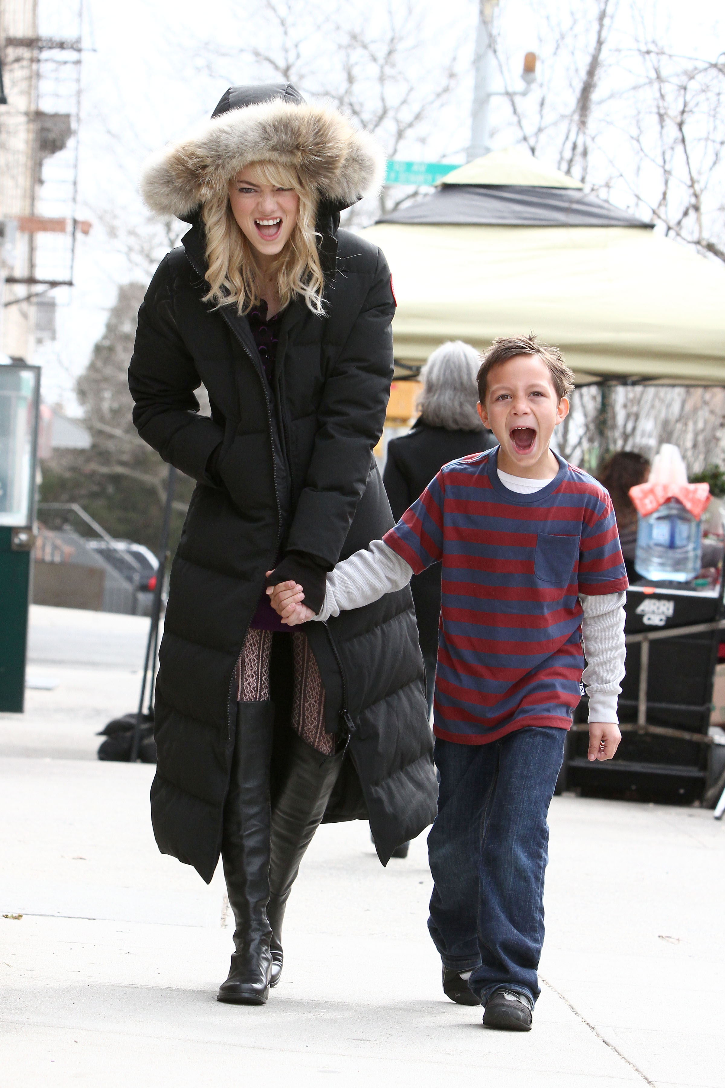 шеврон,,,стоун,,,с,,, детьми. дэйв маккэри. дочь стоуна. дочь стоуна. дочка шэрон.