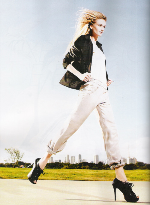 VogueBrasil_Julho2010_VivianeOrth_phFabioBartelt_03.jpg