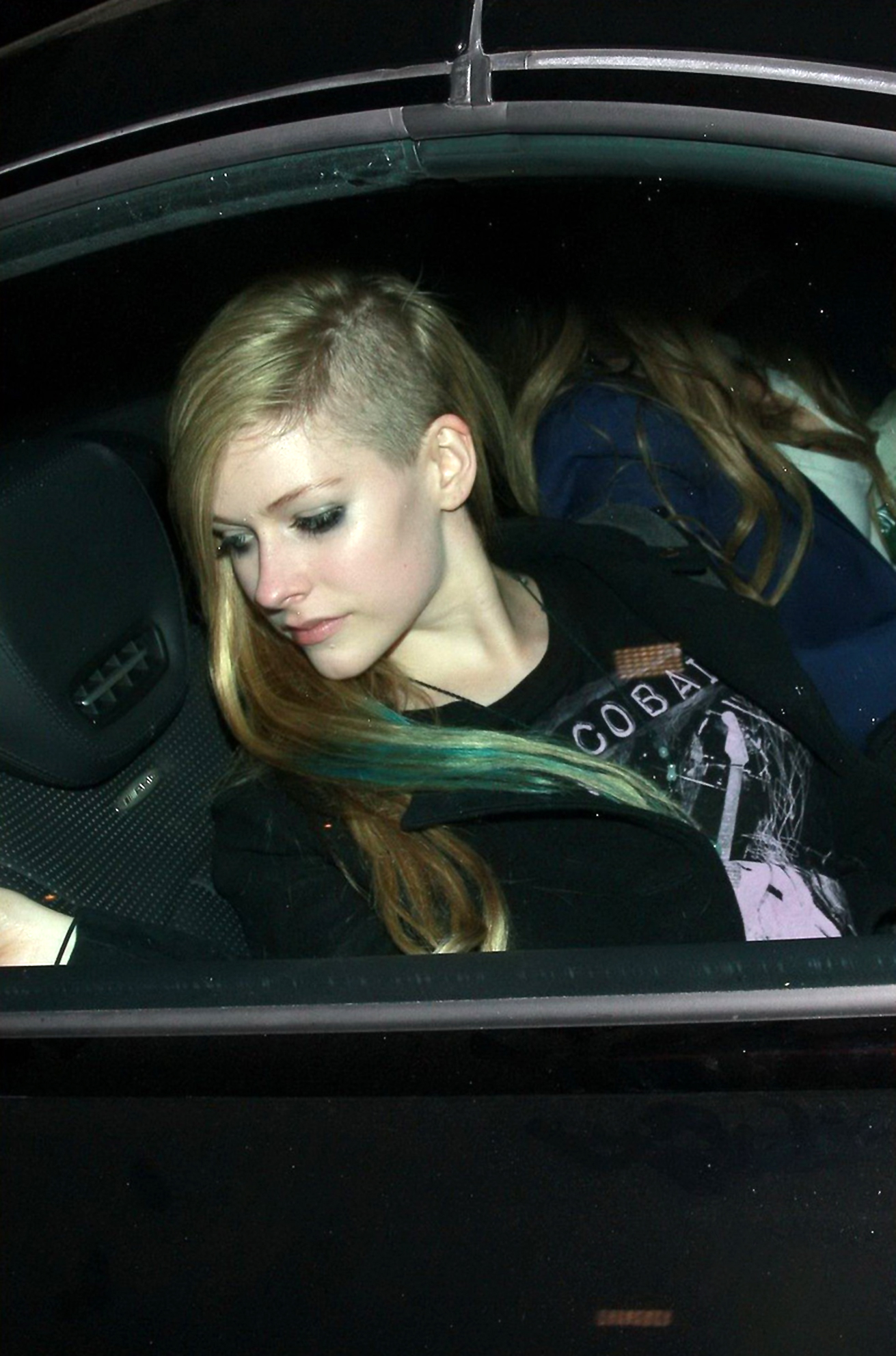 Avril_Lavigne_-_Outside_Madeo_restaurant__West_Hollywood_-_060712_004.jpg