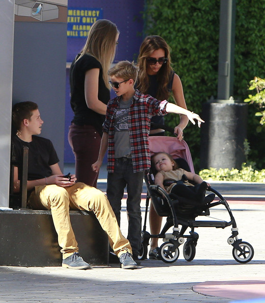 Victoria+Beckham+Victoria+Beckham+Takes+Kids+f7pvvb91dTpl.jpg