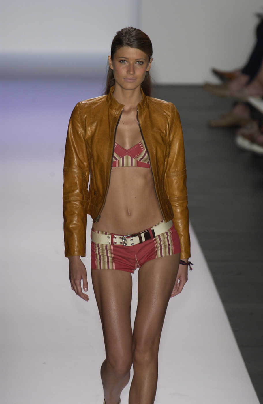 Tommy+Hilfiger+Spring+2003+fmT2oP8FGb7x.jpg