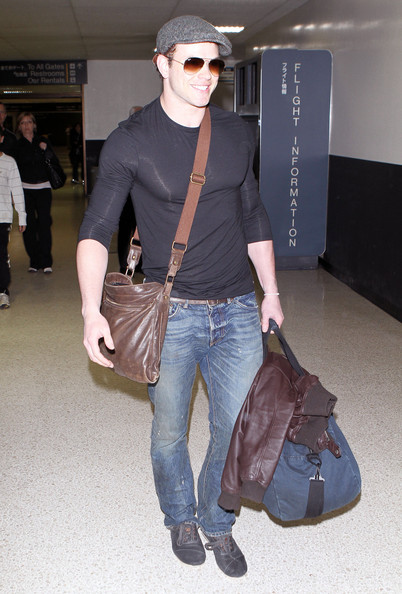 Kellan+Lutz+Arriving+Flight+LAX+owgYZB8LSVBl.jpg