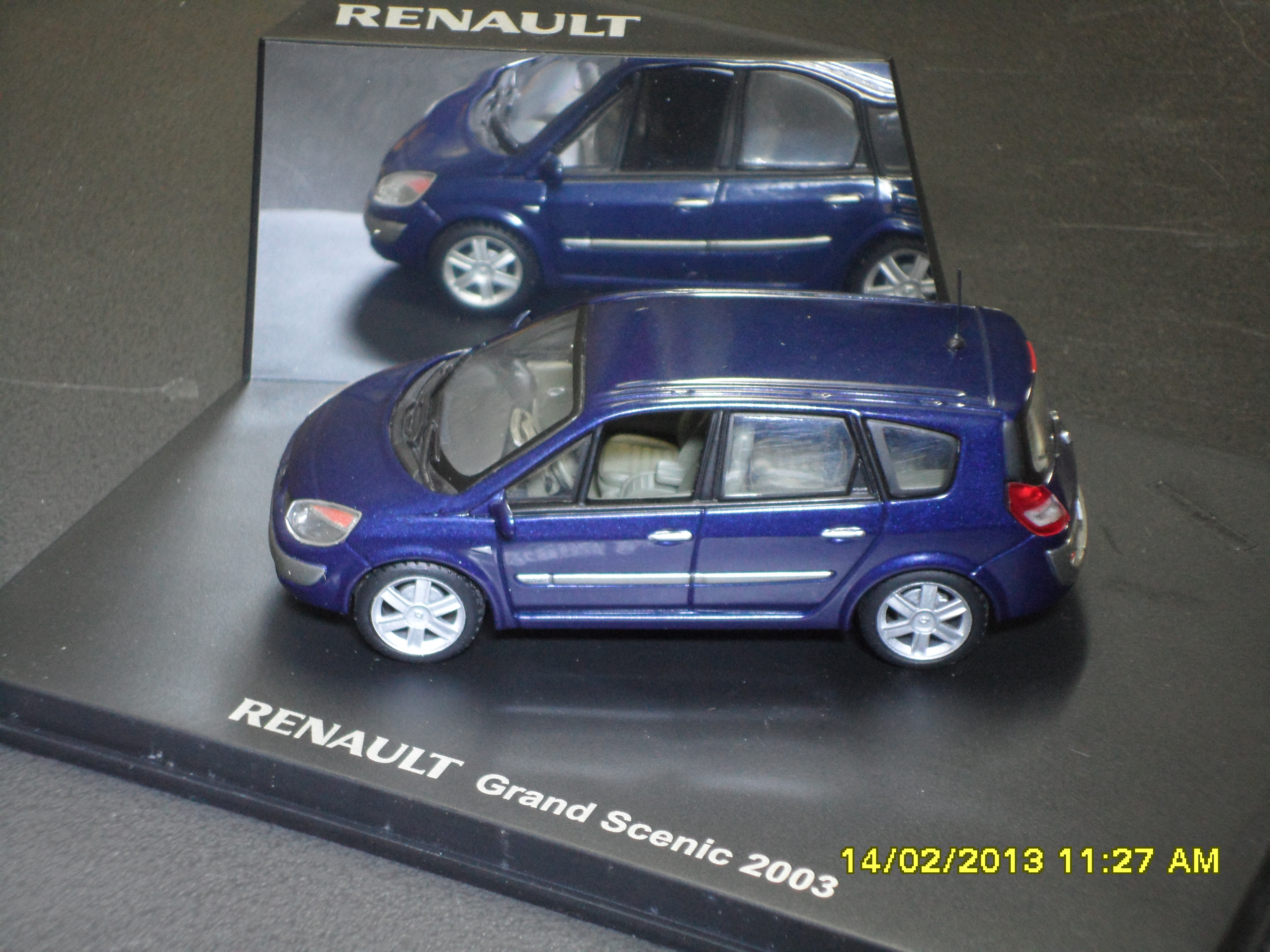 Renault Grand Scenic (2003) c.JPG