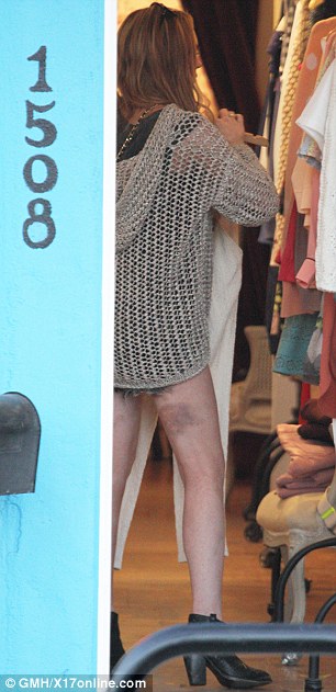 lindsaylohan041713_6.jpg