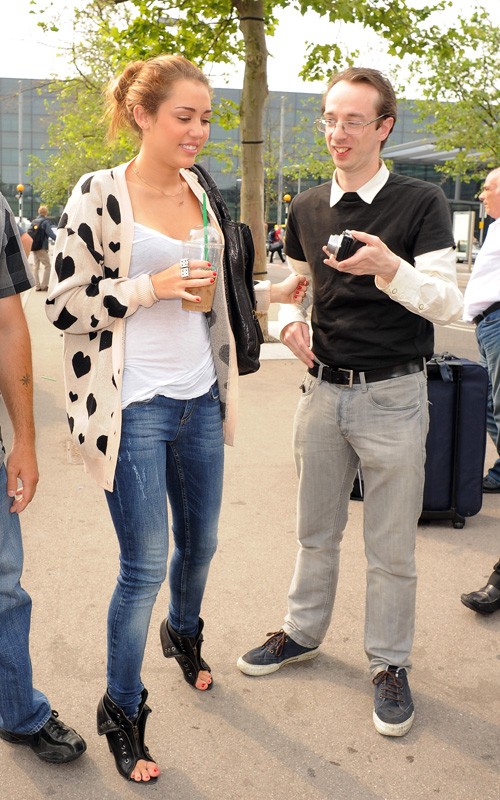 miley-cyrus-060610-2.jpg