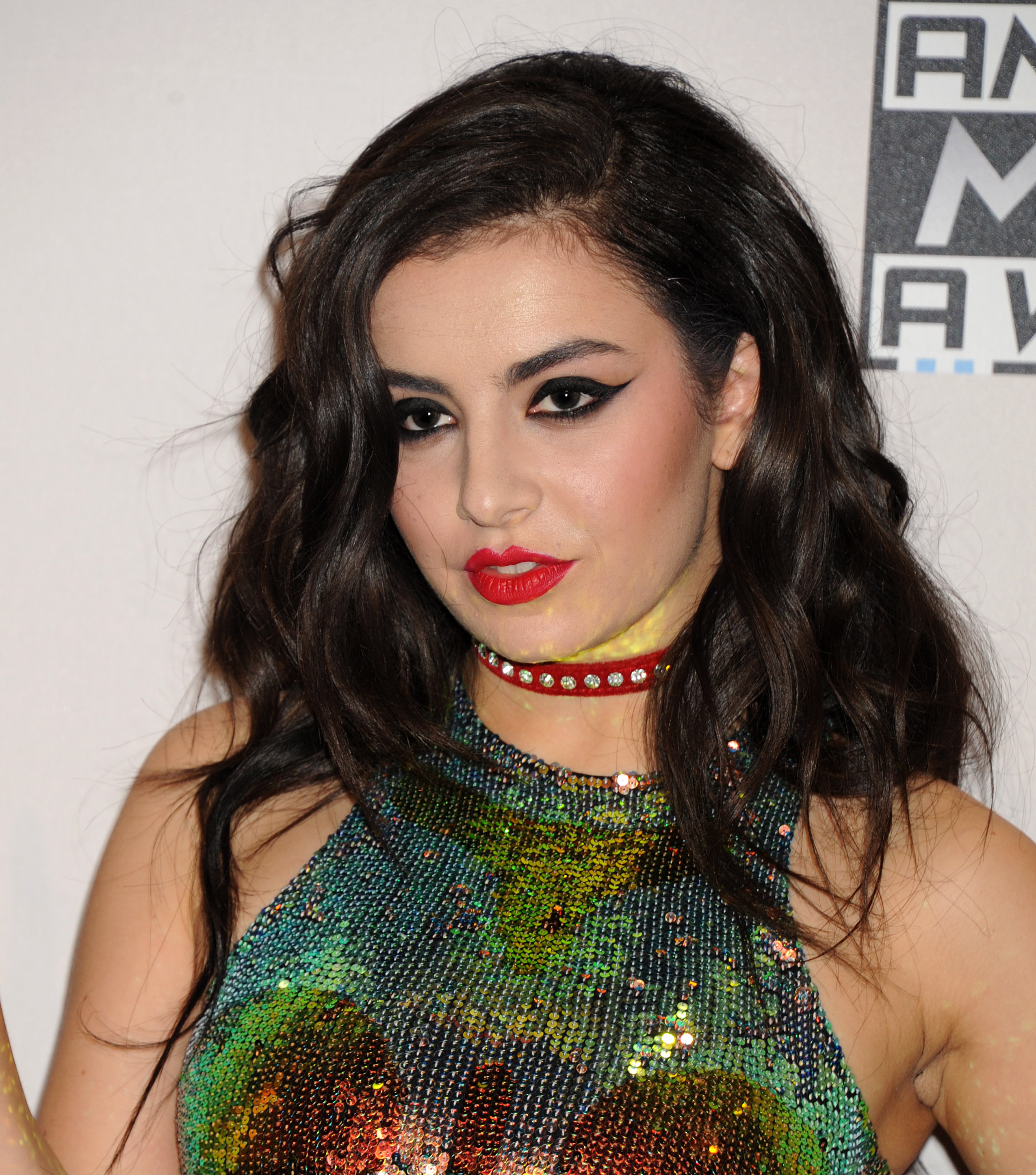 Charli xcx apple текст. Charli xcx charli album. Charli xcx. Charli xcx apple текст. Charli xcx певица.