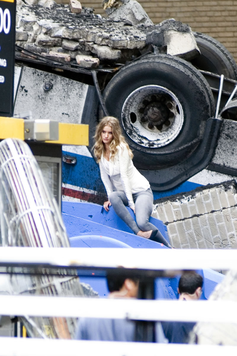 on the set of Transformers 3 in Chicago (7).jpg