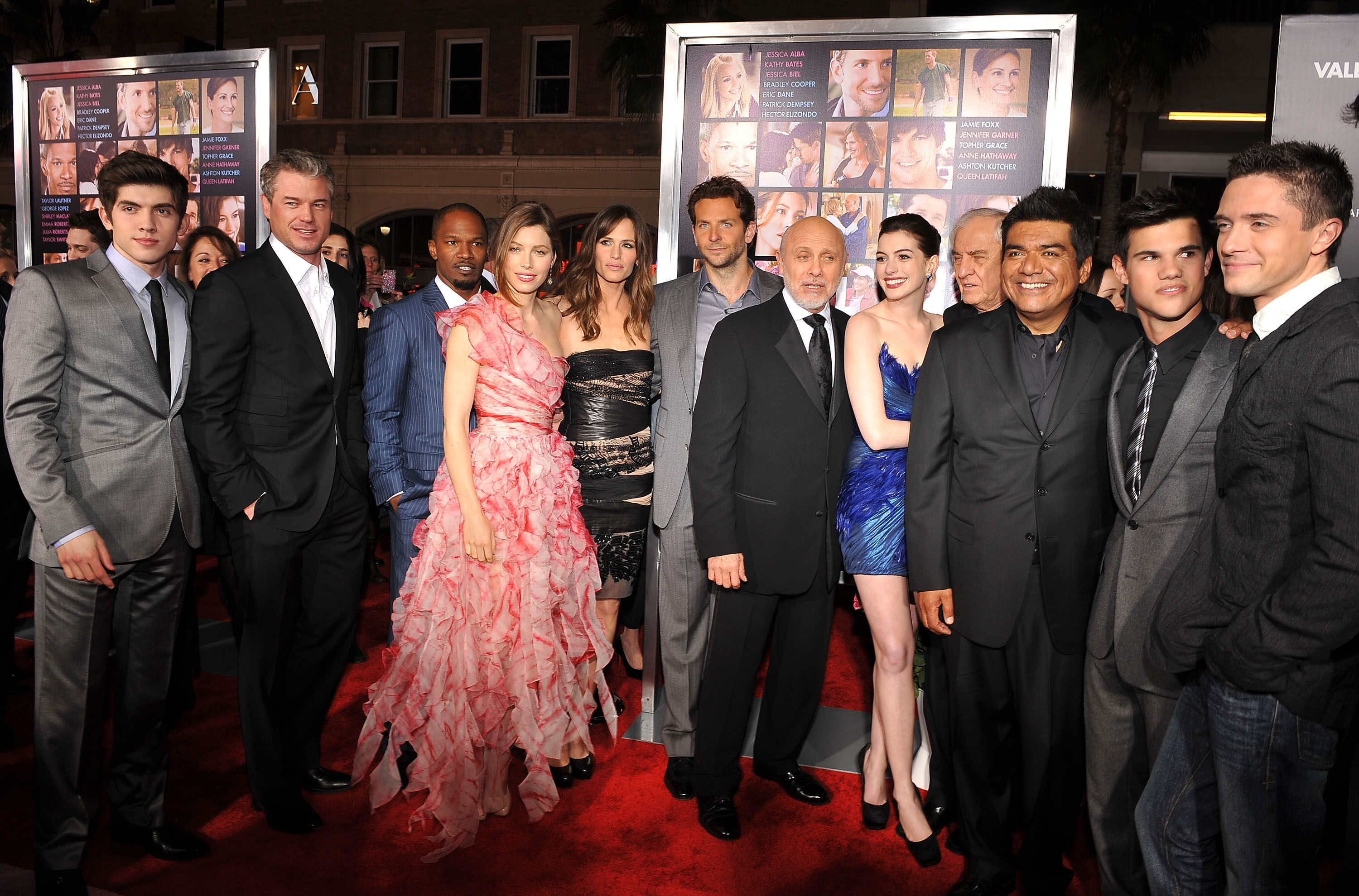 Hathaway_at_Valentines_Day_premiere_in_L.A._153_122_51lo.jpg