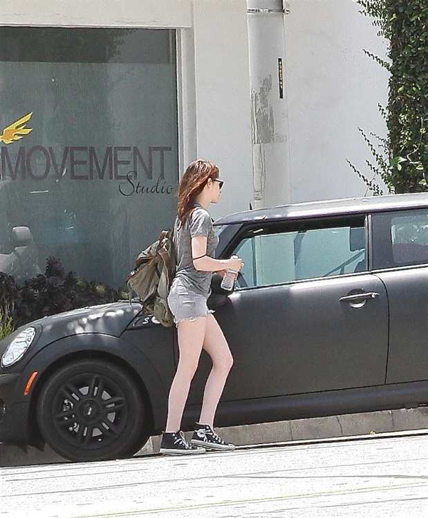 x17_KStewartSHORTSshorts070111_23.jpg