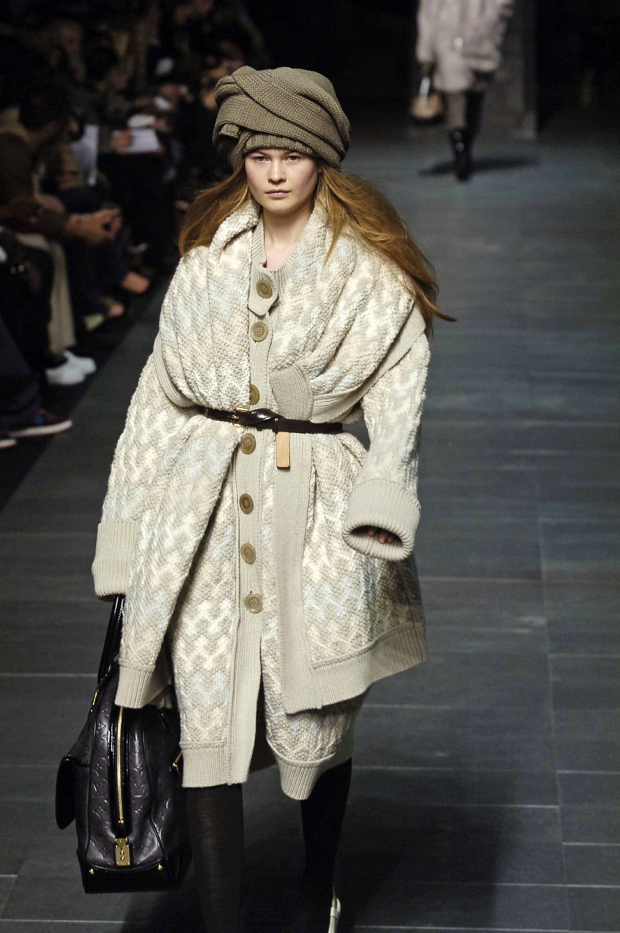 uis_Vuitton_Paris_FW_0607_Fashion_Show_CCBN144_122_896lo.jpg