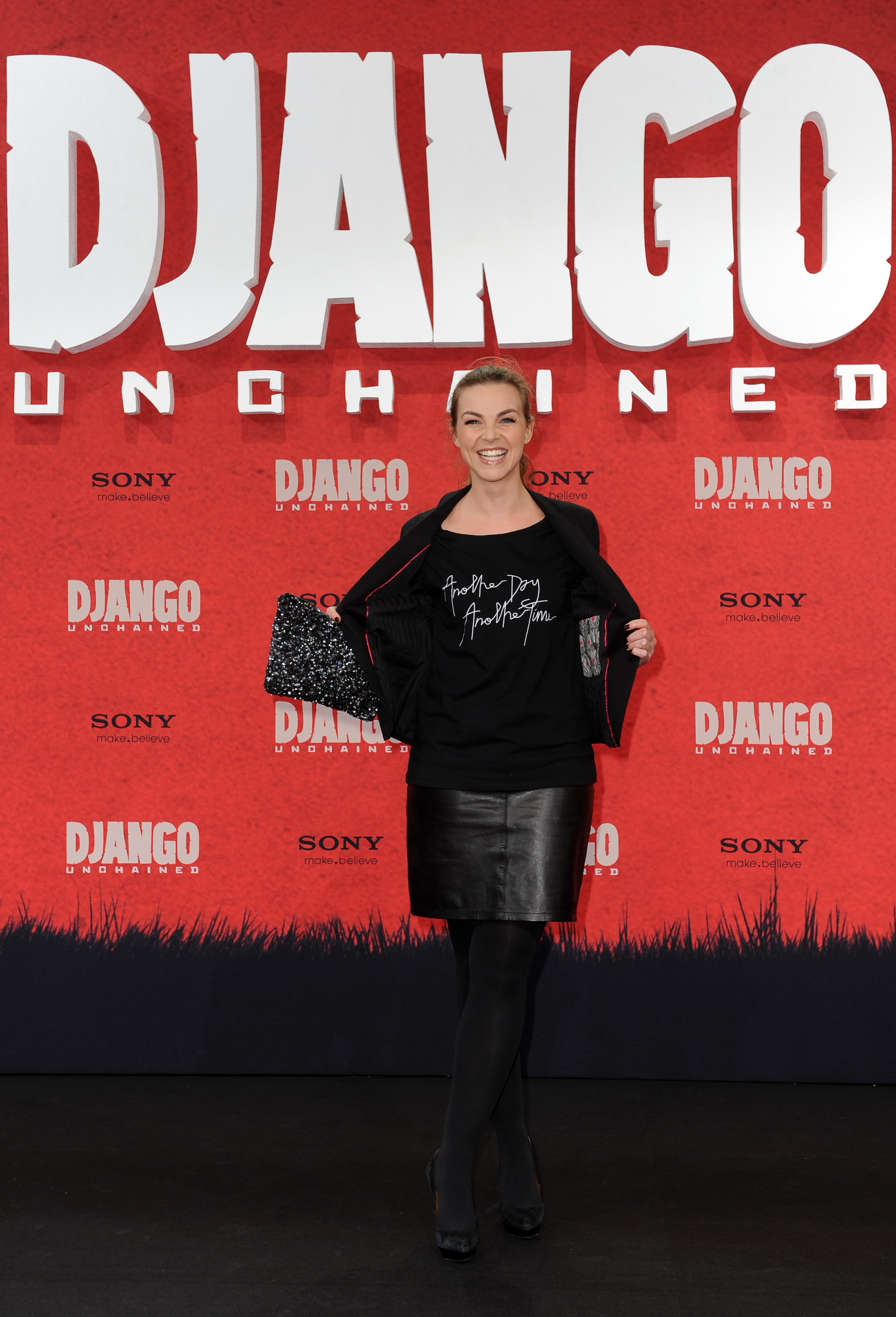 idol-celebs.com-Annika Kipp - 2013-01-08 Django Unchained premiere in Berlin-04.jpg