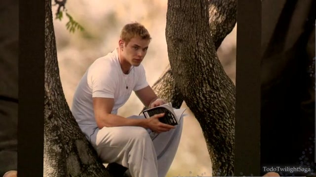 TodoTwilightSaga - Kellan Lutz - Screencaps 327.jpg