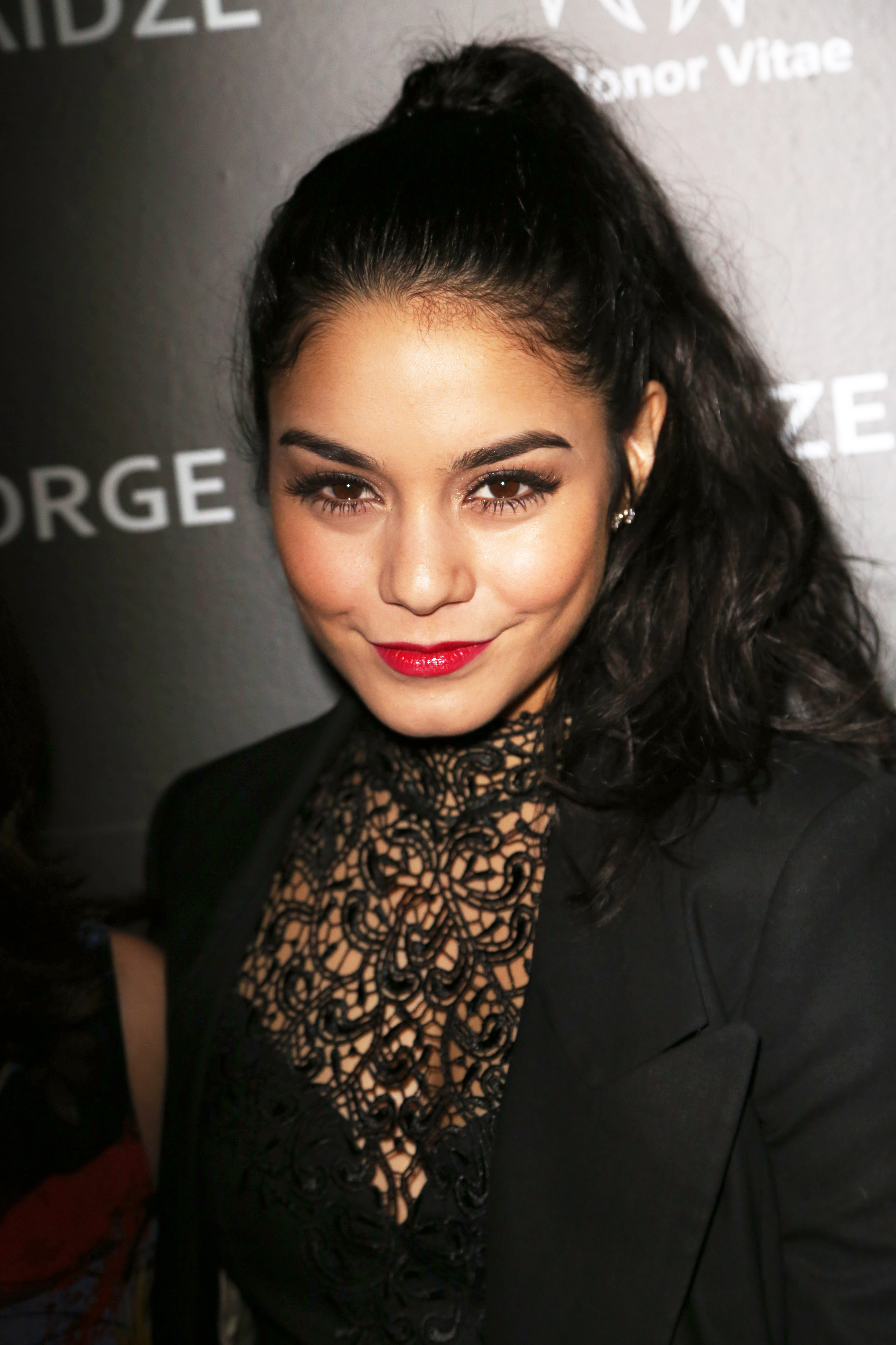 815900521_Vanessa12_122_407lo.jpg