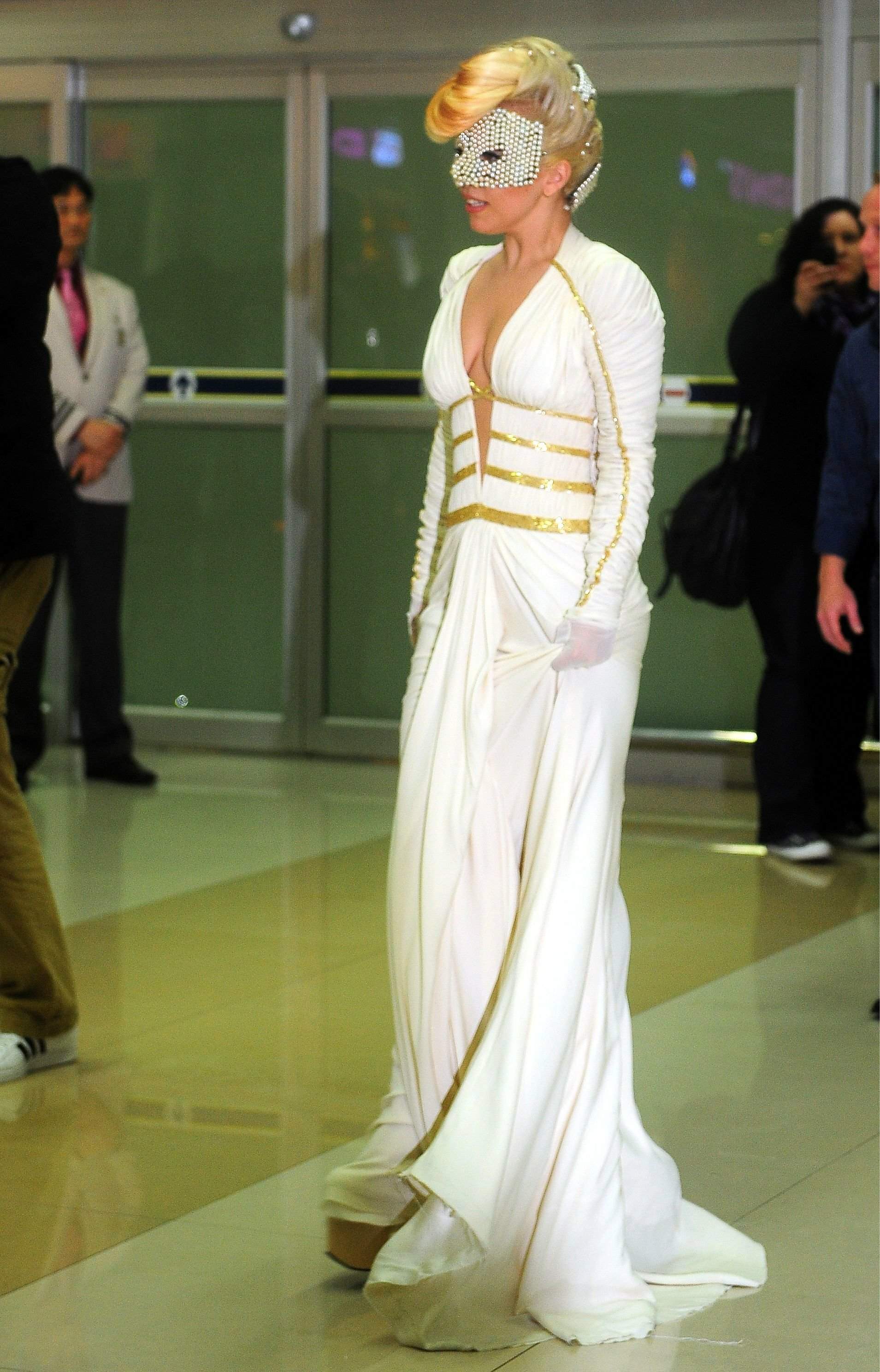 Lady Gaga at Gimpo International Airport, Seoul, South Korea 20 April 2012  000.jpg