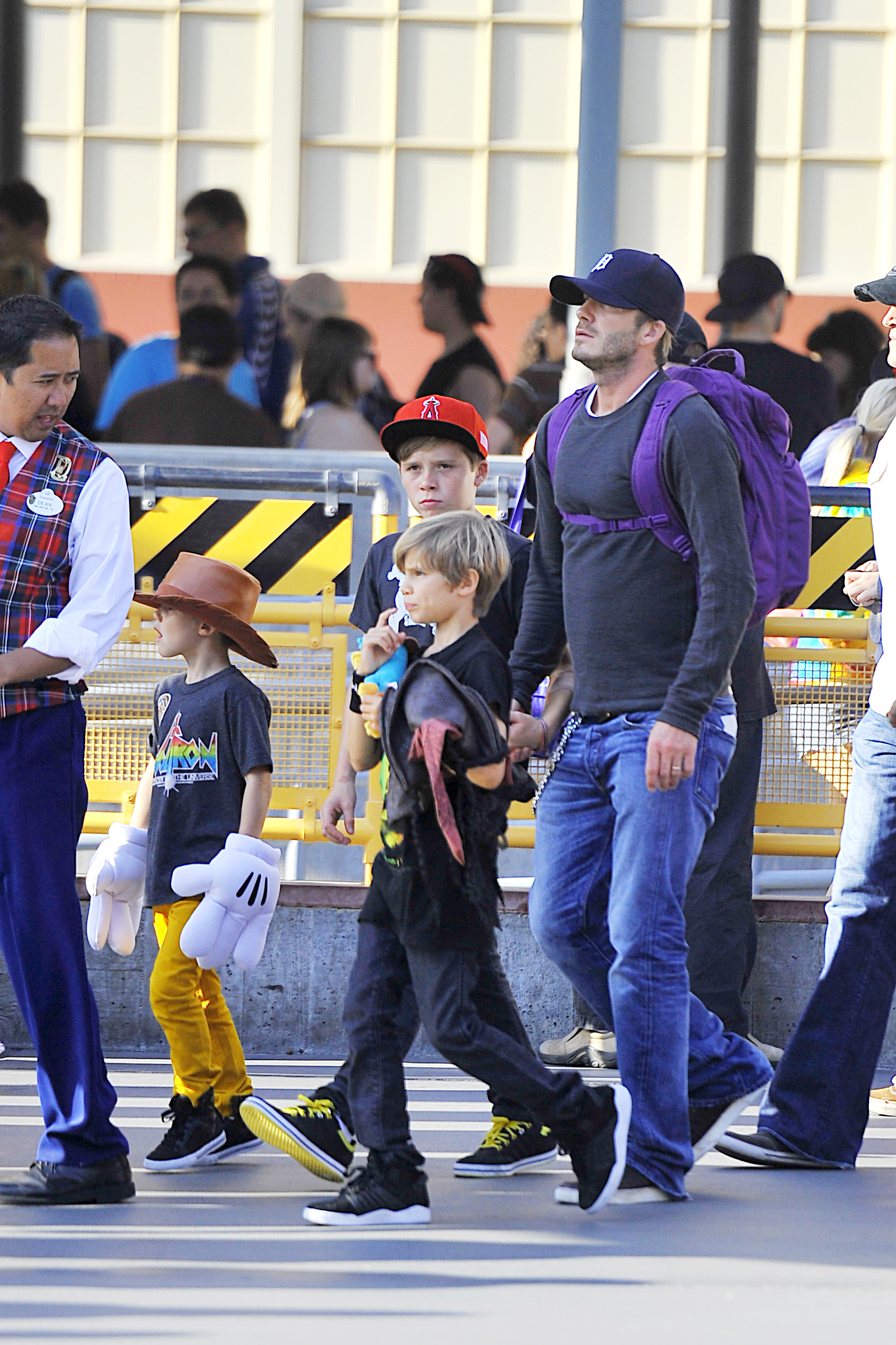DavidBeckham_EnjoyDisneylandwithsonsSeptember102011_By_oTTo24.jpg