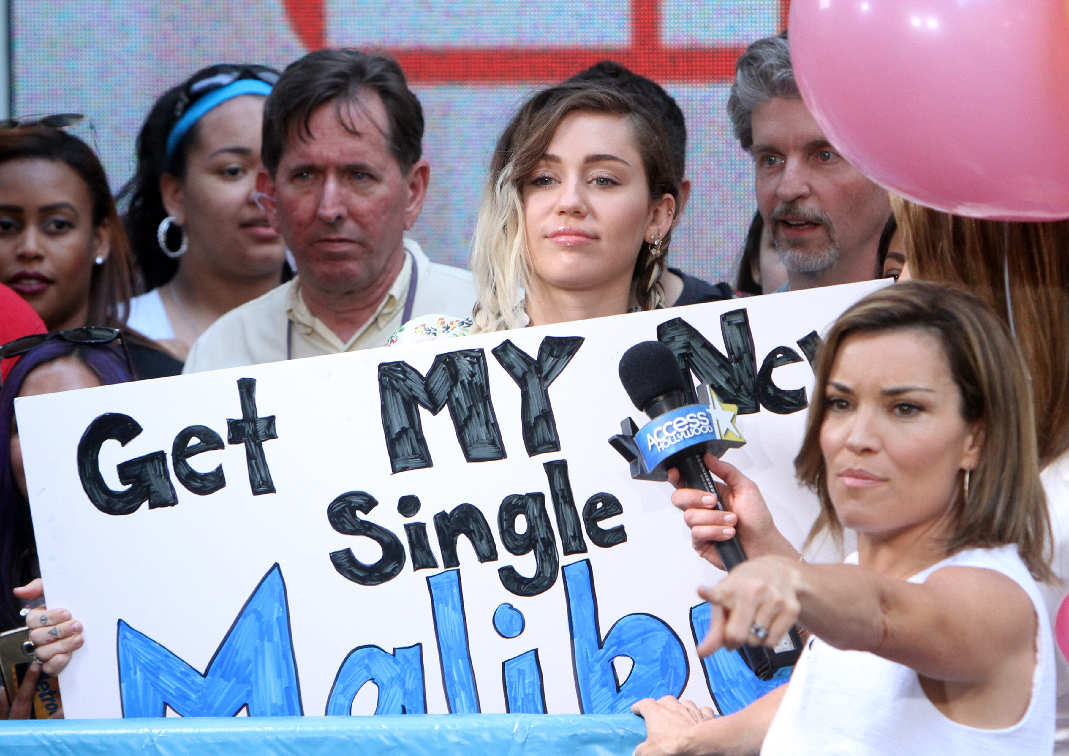 MileyCyrus_17052017P_10.jpg