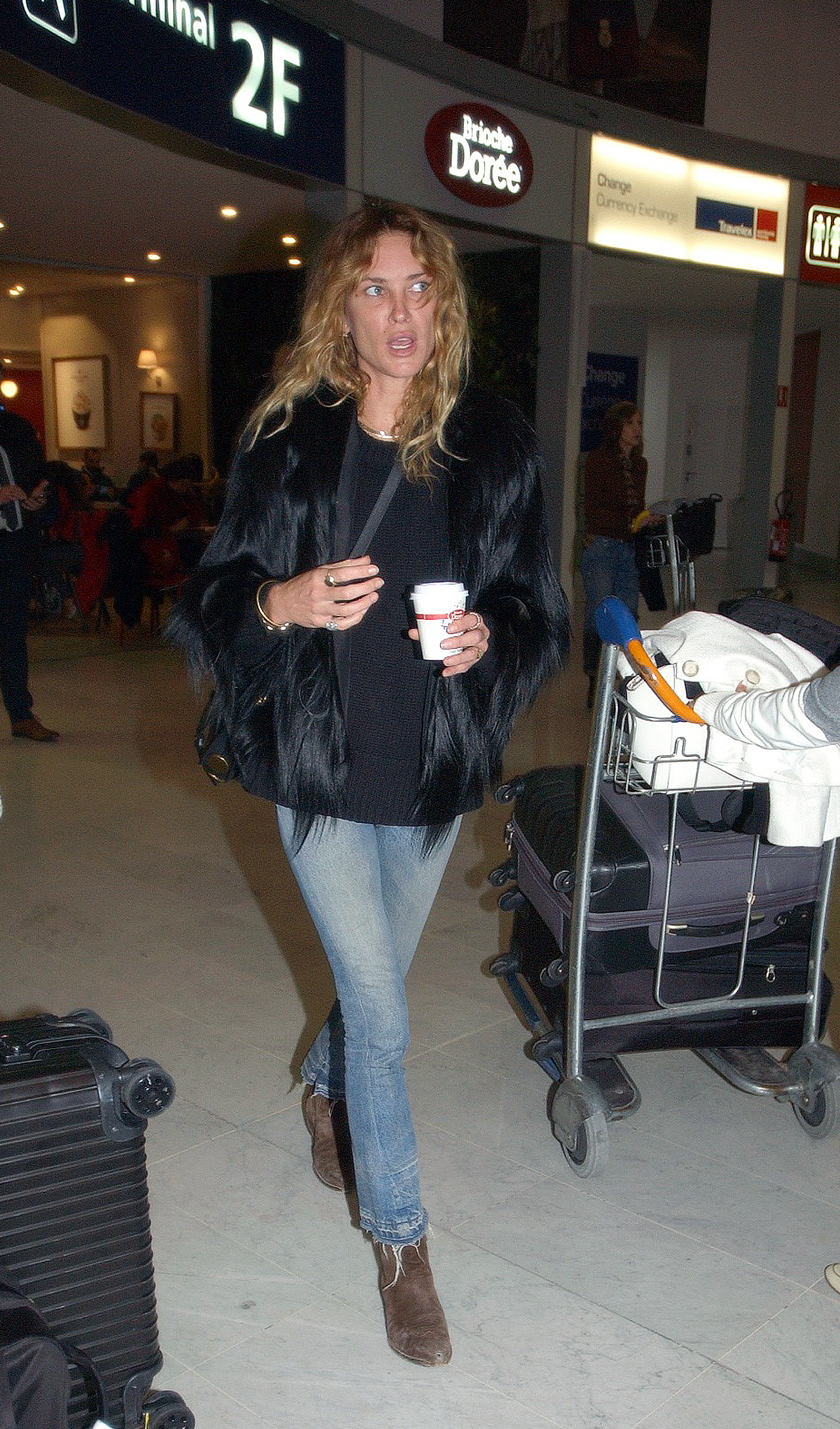 MCFan_for_Celeblounge&HQCelebCorner06-03-2017 06-43_03.jpg