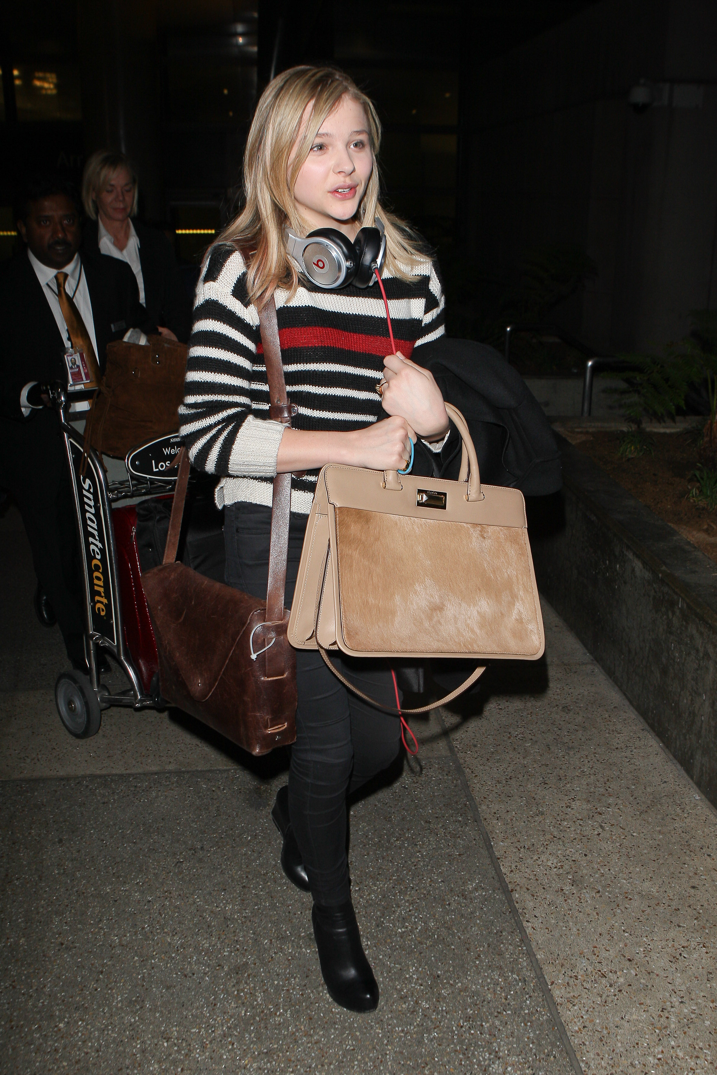 12830_Preppie_Chloe_Moretz_at_LAX_Airport_10_122_361lo.jpg