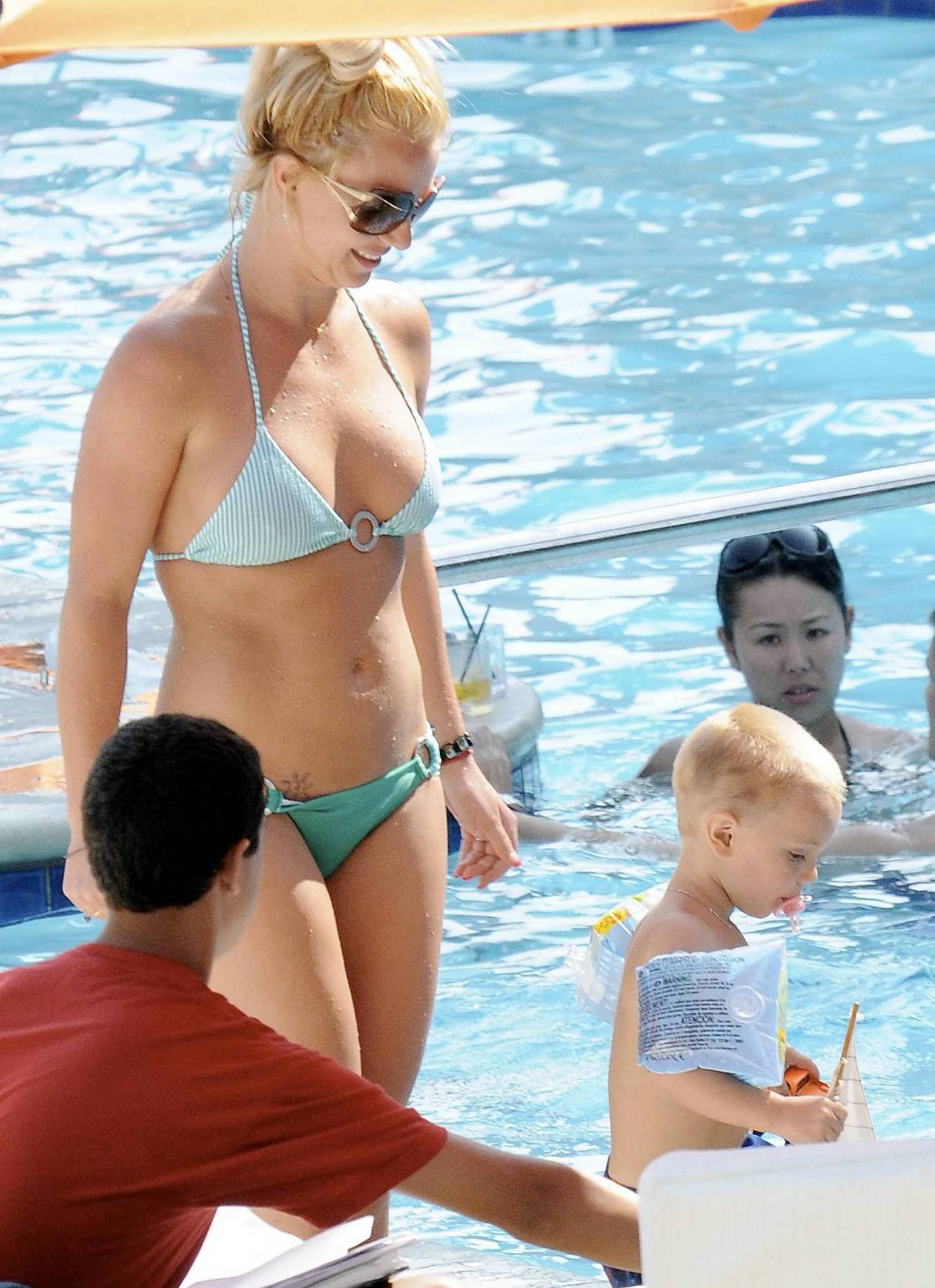 BritneyBikini1119.jpg