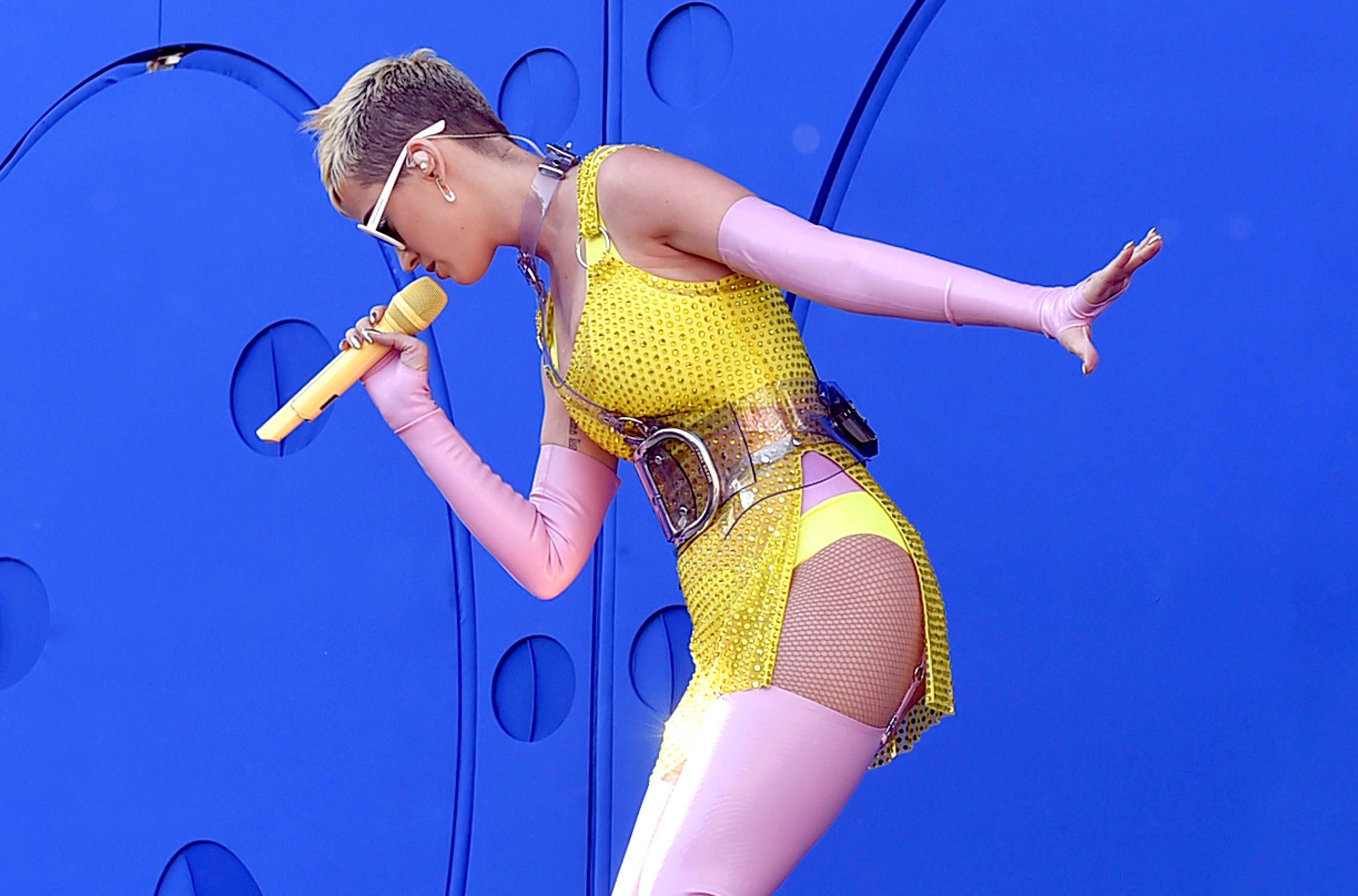 _Katy_Perry_Wango_Tango_Performance_051317__29_.jpg