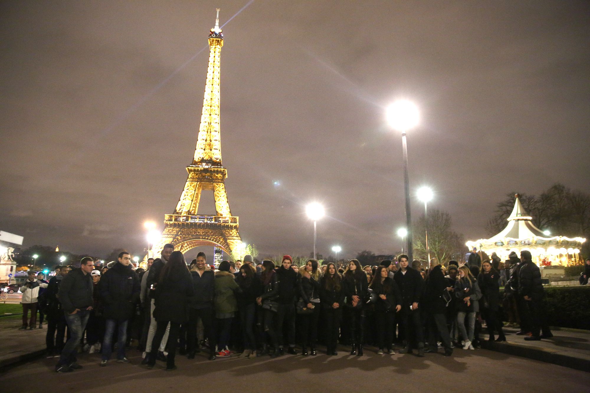 Rihanna at the Trocadero in Paris 18.12.2014_225.jpg