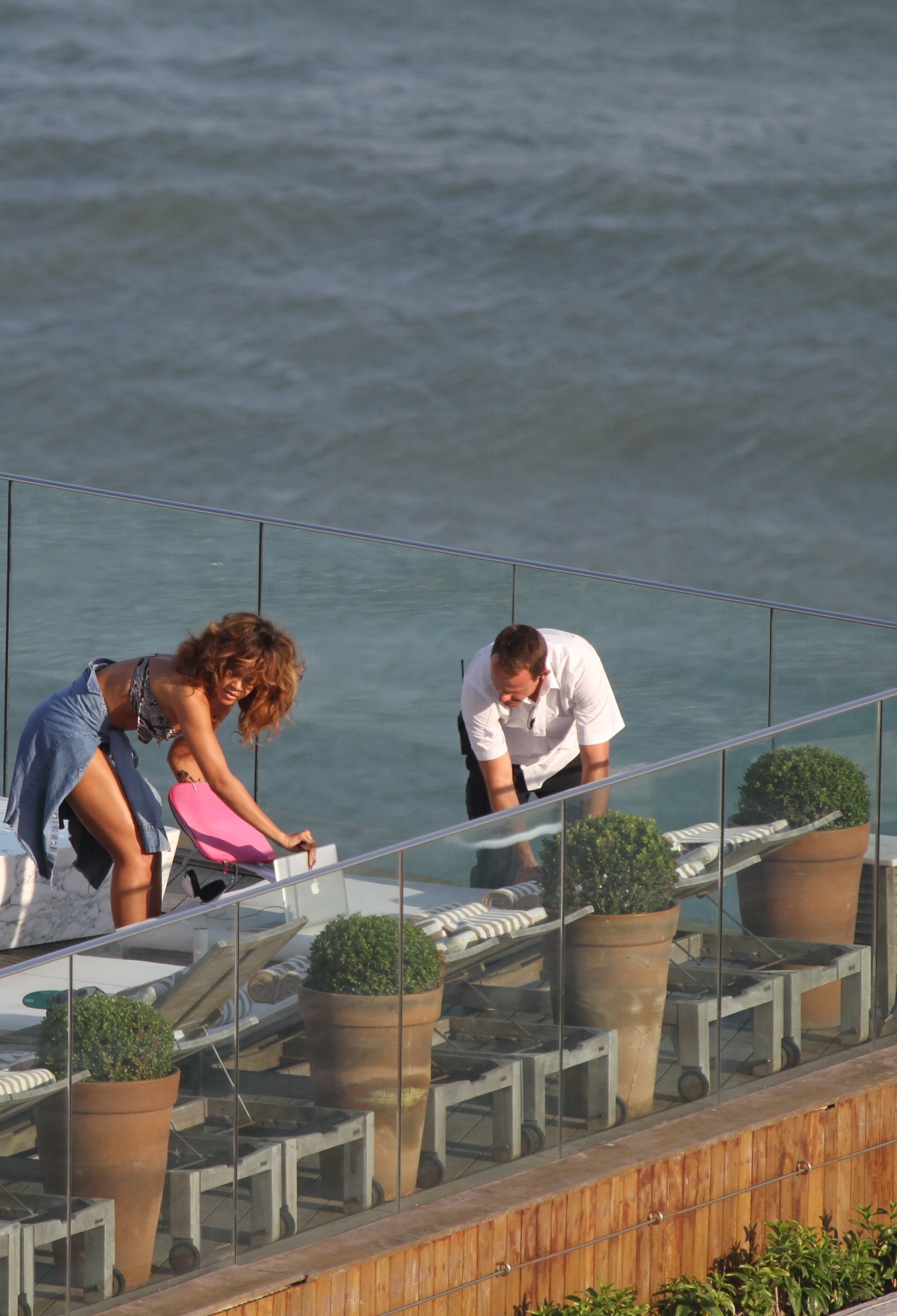 Rihanna poolside at her hotel in Rio de Janeiro 20.9.2011_11.jpg