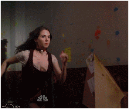 hottest-alison-brie-gifs-sprinting.gif
