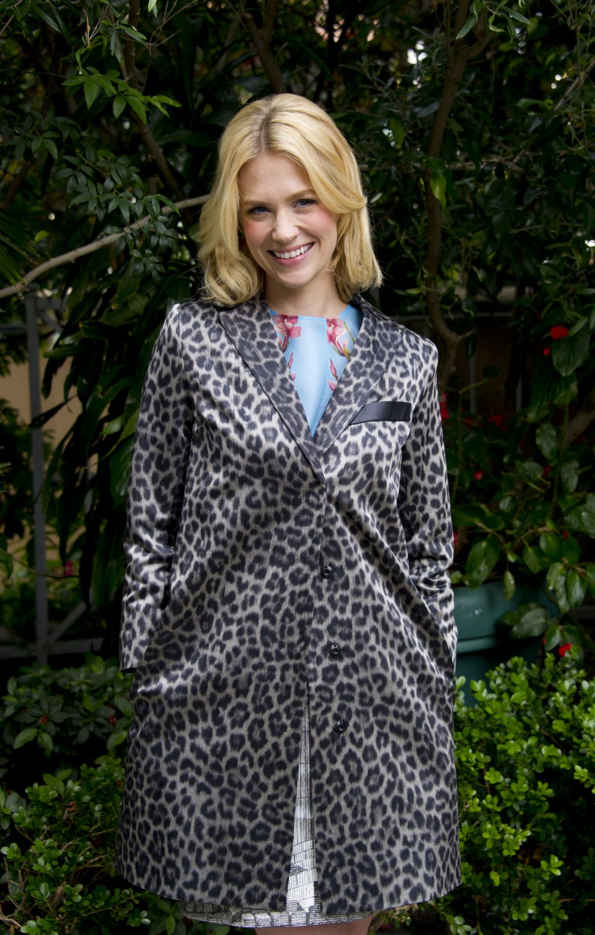 january-jones-at-mad-men-press-conference-in-beverly-hills_3.jpg