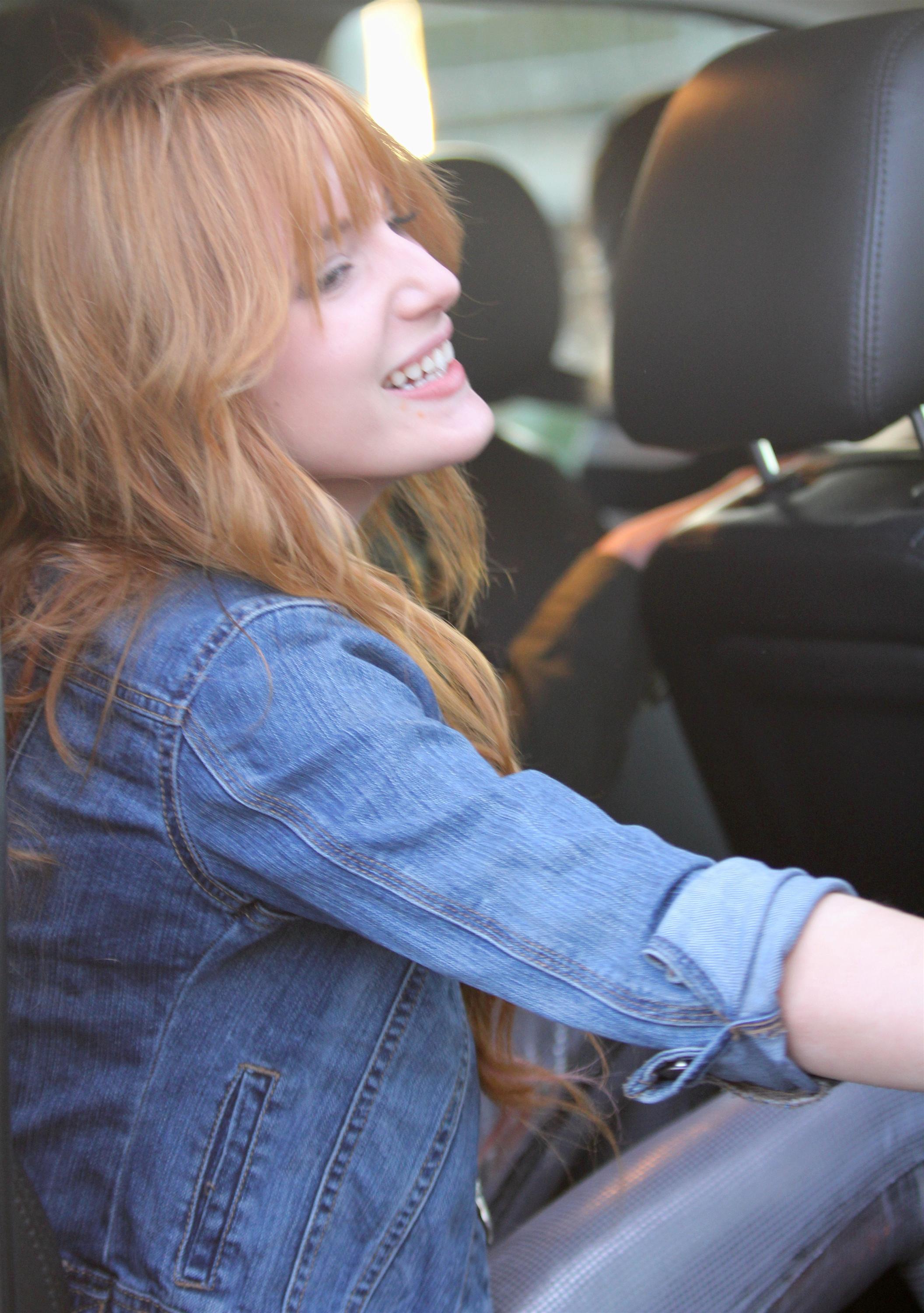 Bella_Thorne__lunch_in_Beverly_Hills_Dec_21_2012__39.JPG