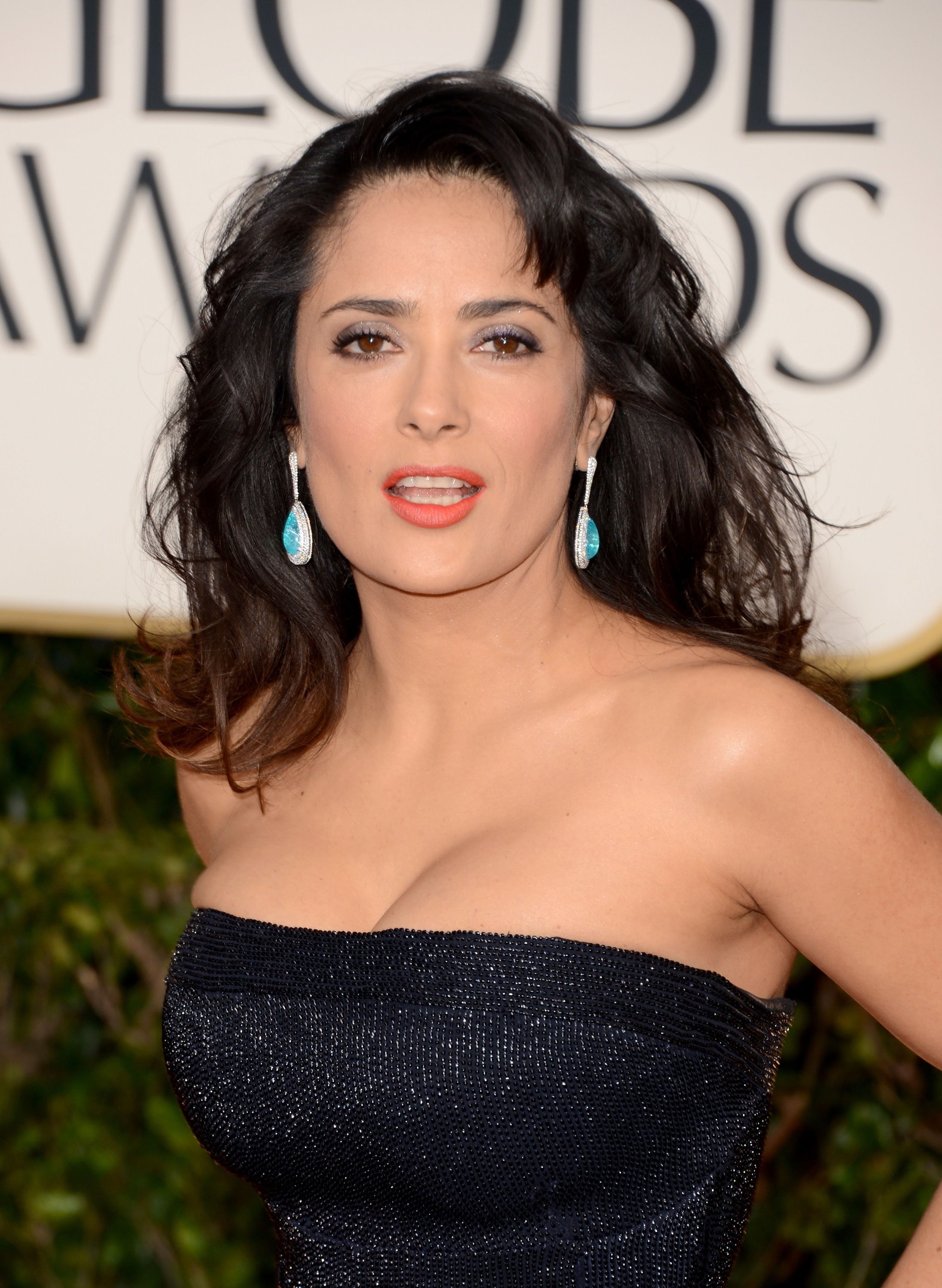 Salma Hayek at the 70th Annual Golden Globe Awards in Beverly Hills 13.1.2013_08.jpg