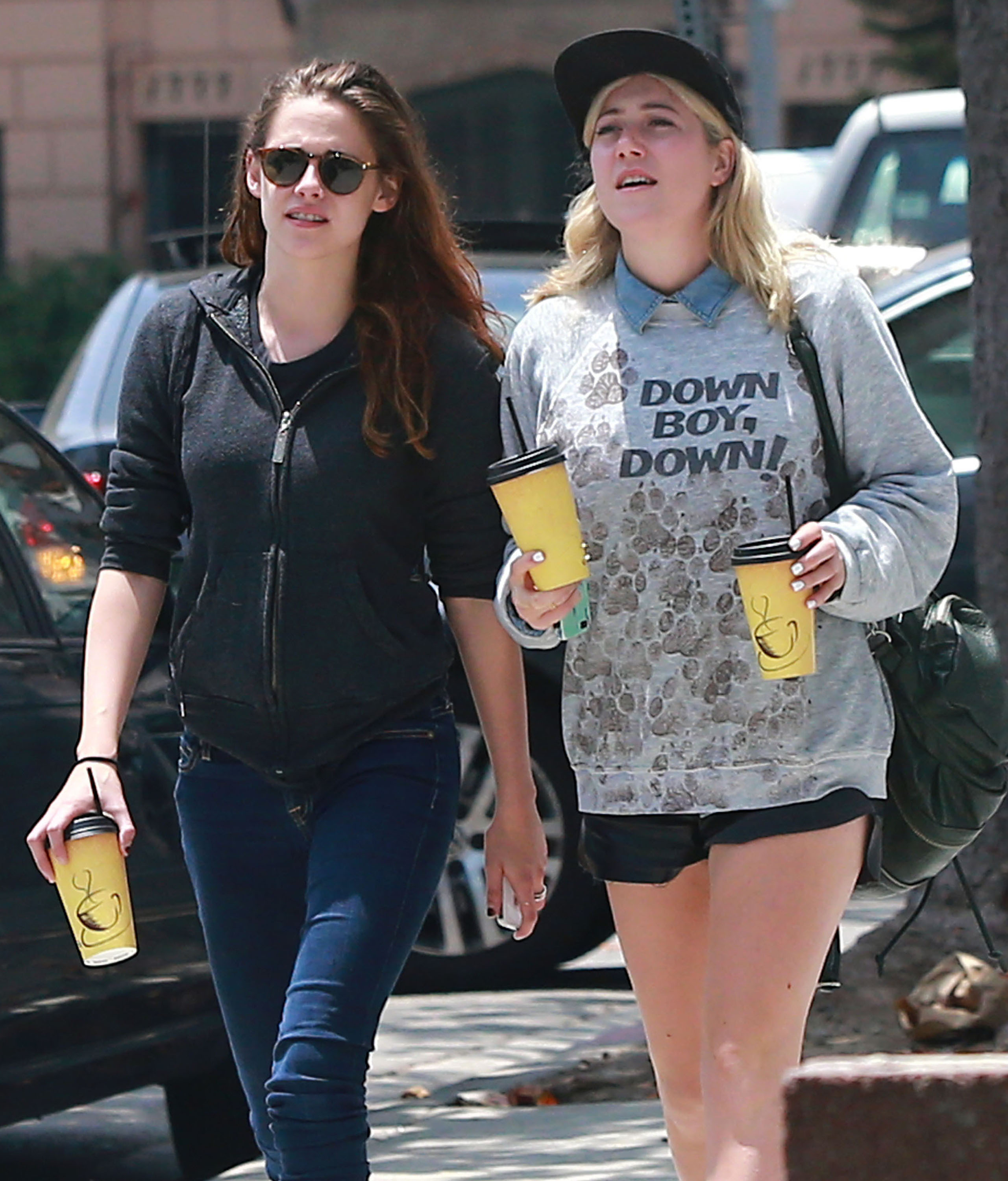 KristenStewart_OALosFeliz_June7_2013_ (28).jpg