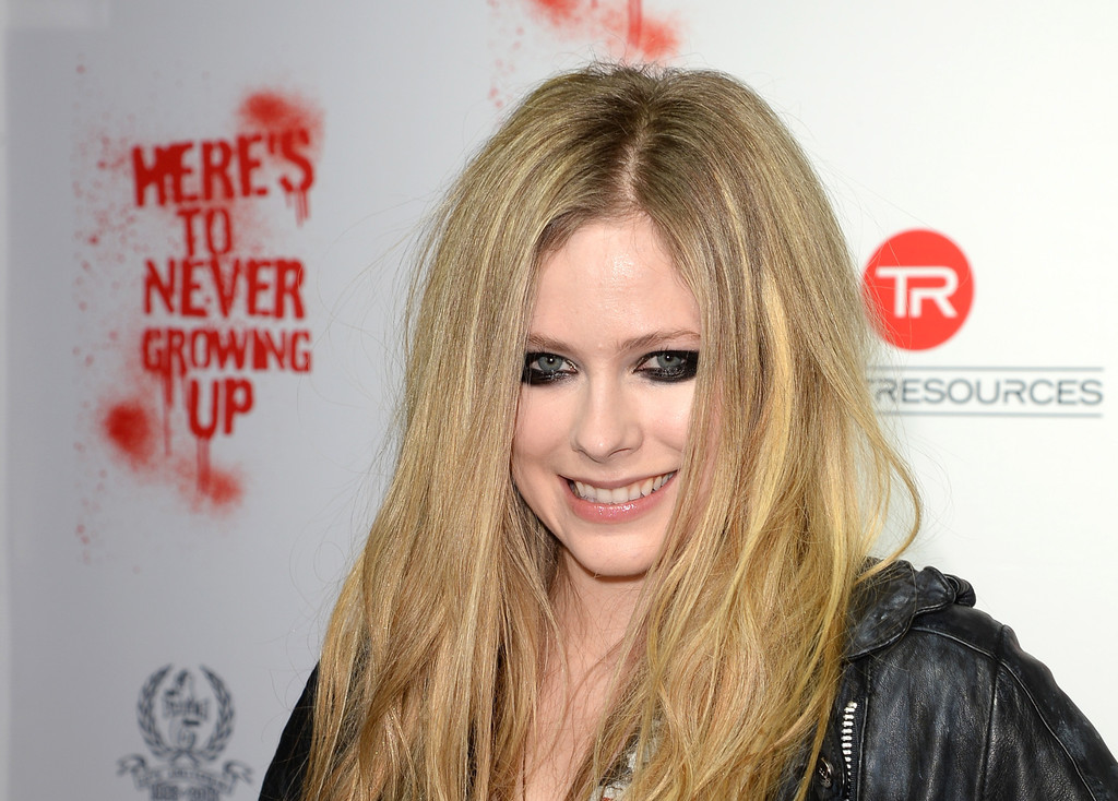 Avril+Lavigne+Avril+Lavigne+Secret+Performance+U9P09CxF7nbx.jpg