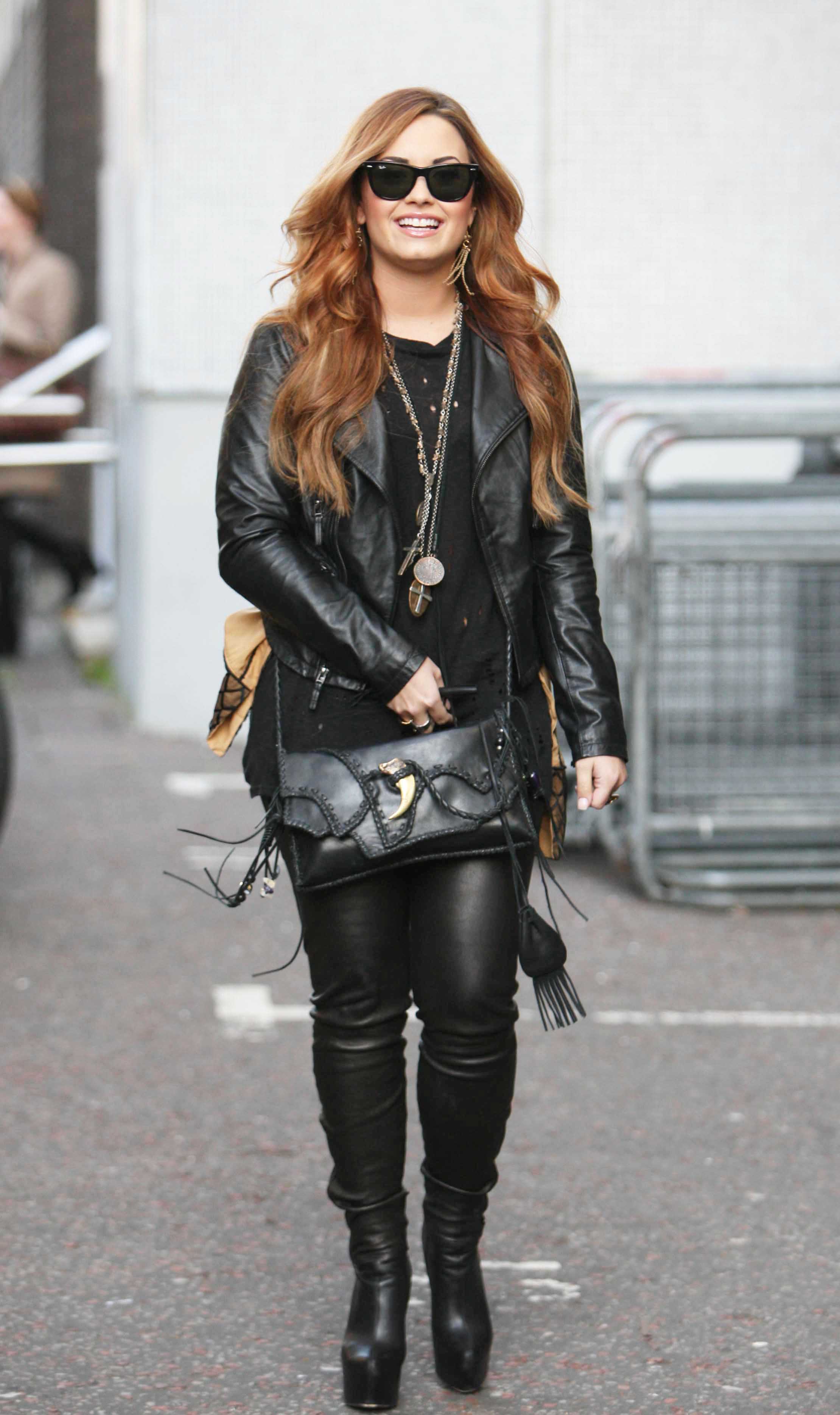 Demi Lovato 01.04.2012 01l.jpg