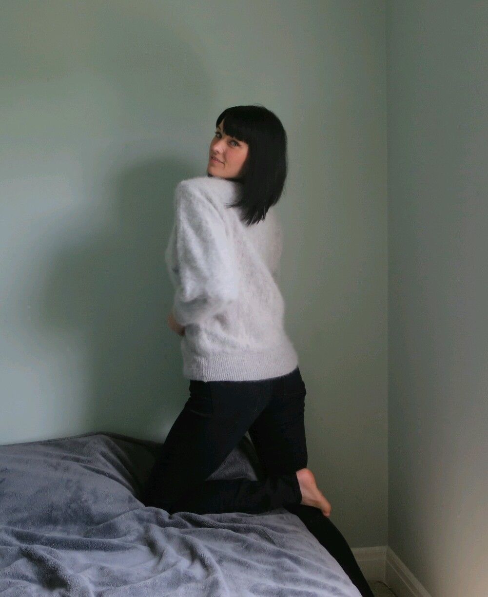 vintage light gray sweater 9.jpg