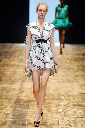 Giambattista_Valli_V_Neck_Dress.jpg