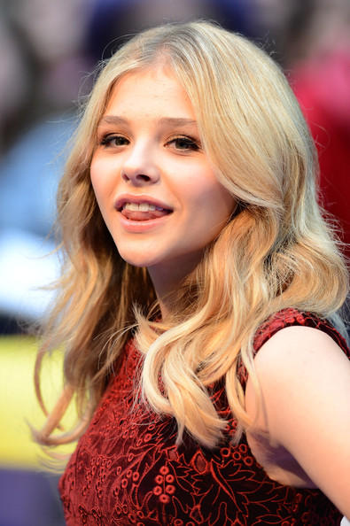 Chloe+Grace+Moretz+Dark+Shadows+European+Premiere+-rOeNOYbXzpl.jpg