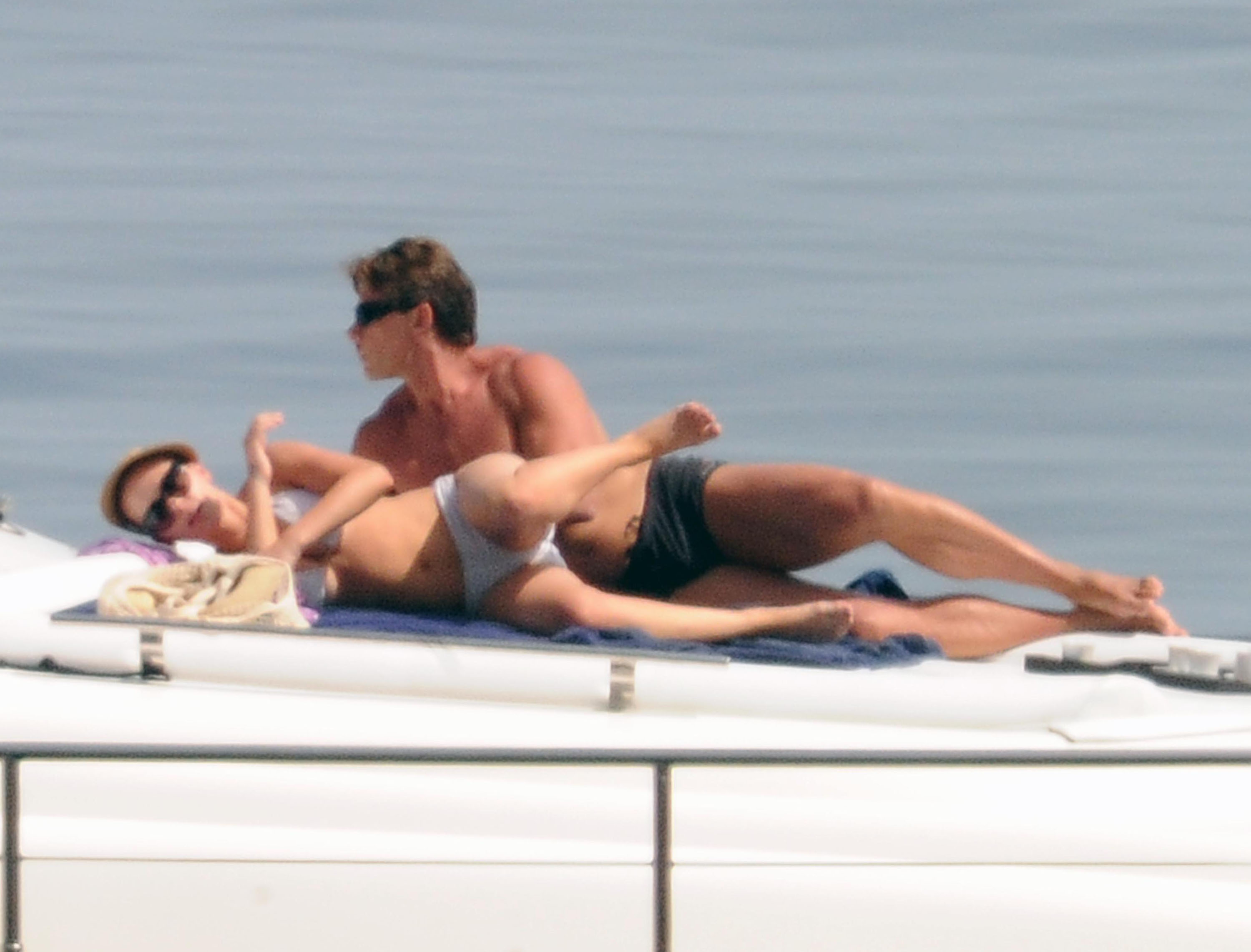 Scarlett_Johansson_bikini_on_a_yacht_in_Taormina_070912_14.jpg