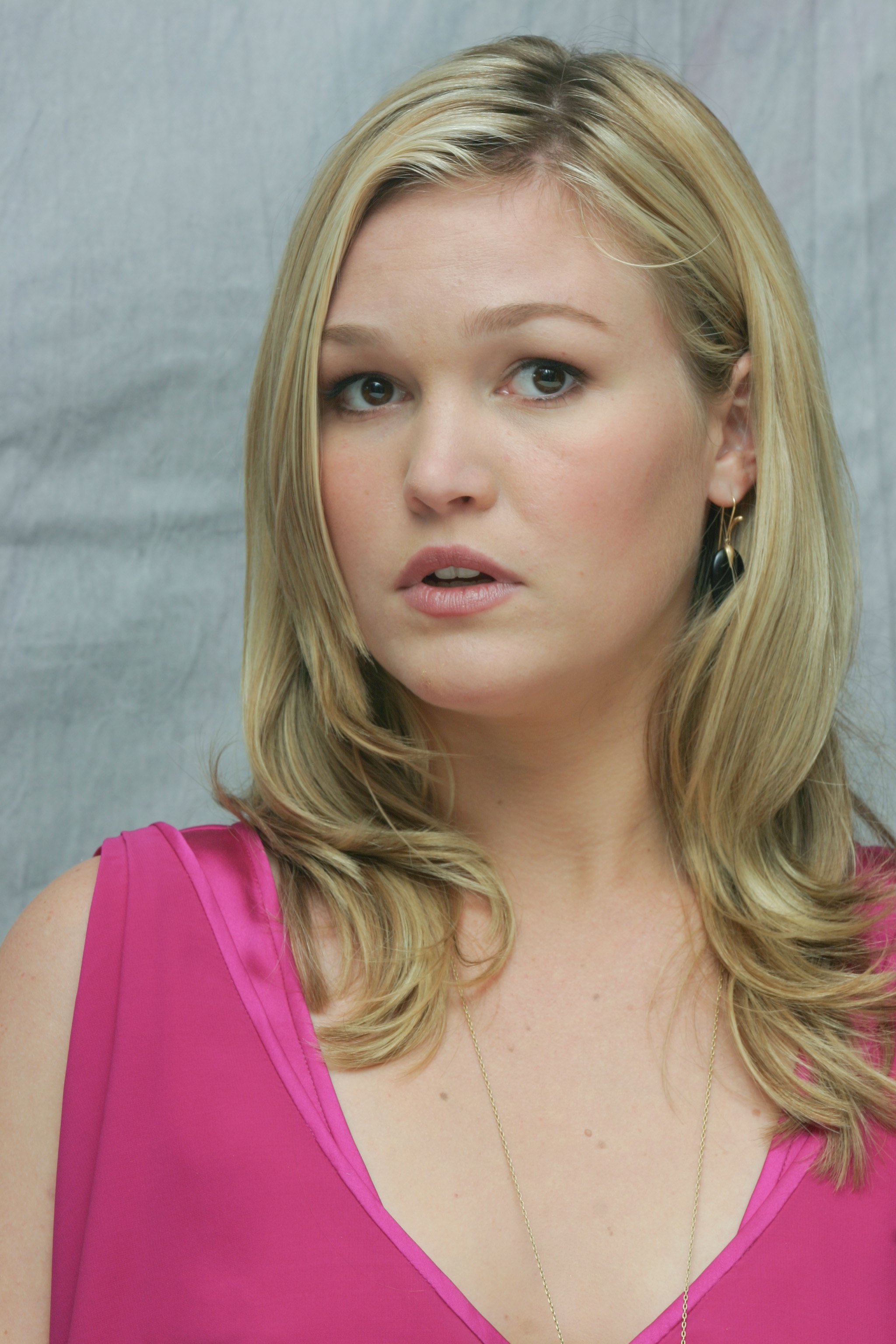 Julia Stiles Fakes