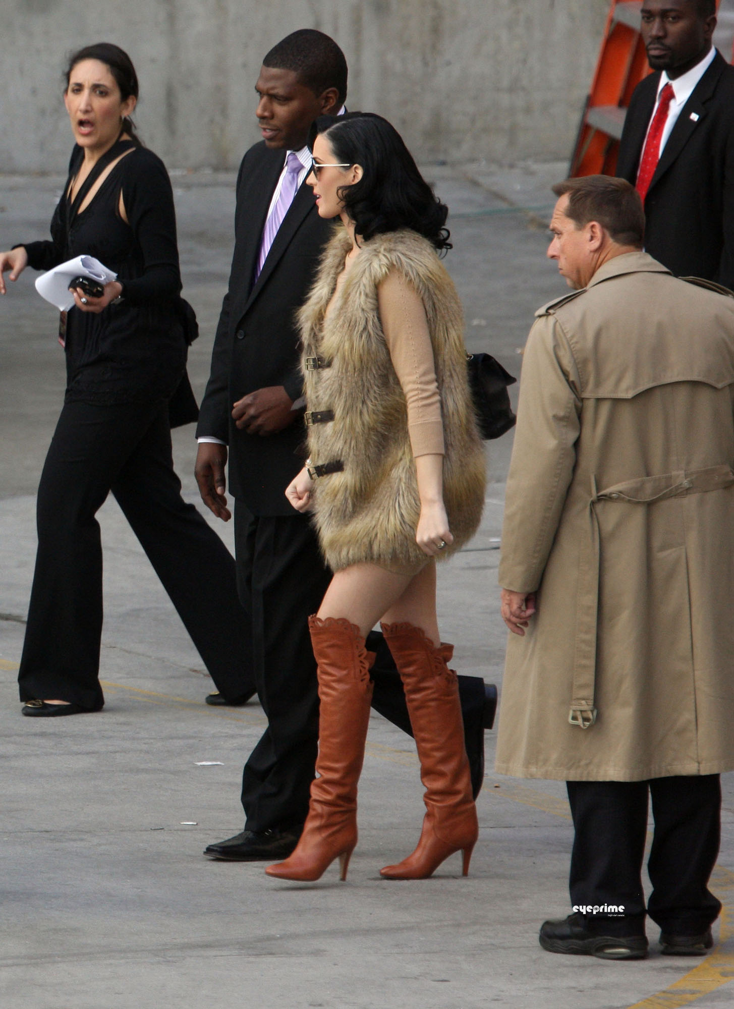 01-03-2011MCFan_for_celeblounge_08.jpg
