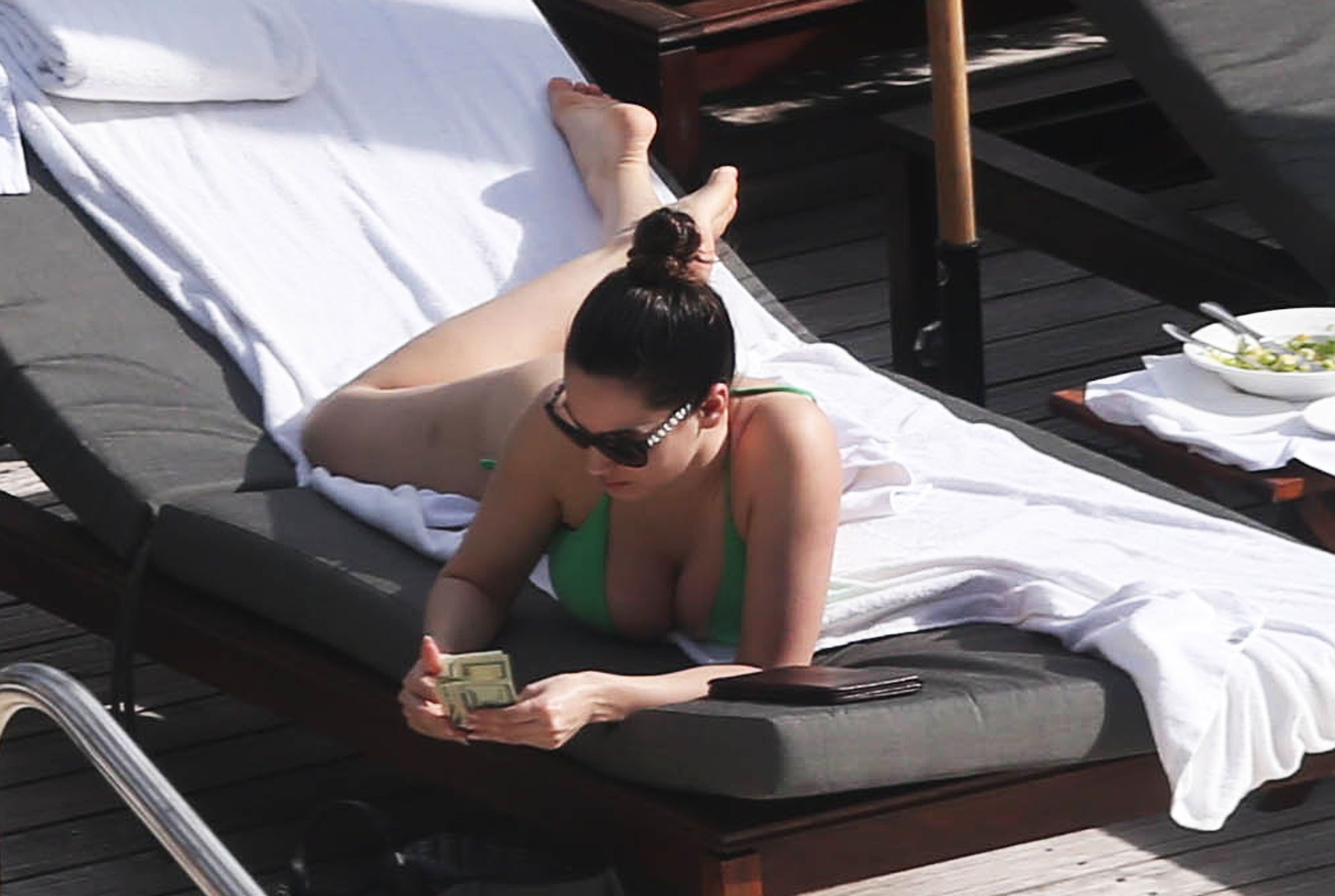 Kelly_Brook_ _50_.jpg