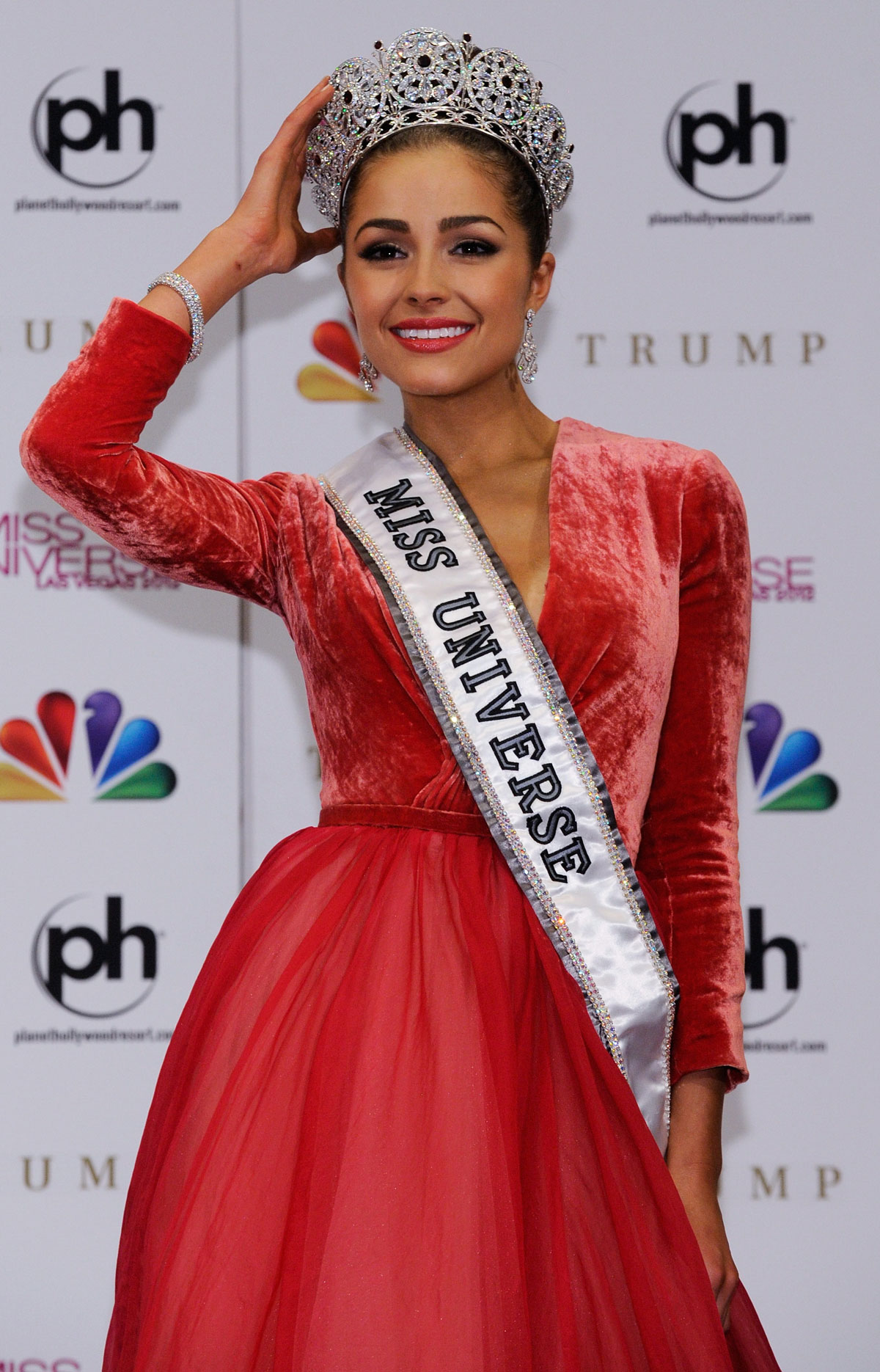 OLIVIA-CULPO-as-Miss-Universe-at-the-2012-Miss-Universe-Pageant-in-Las-Vegas-22.jpg