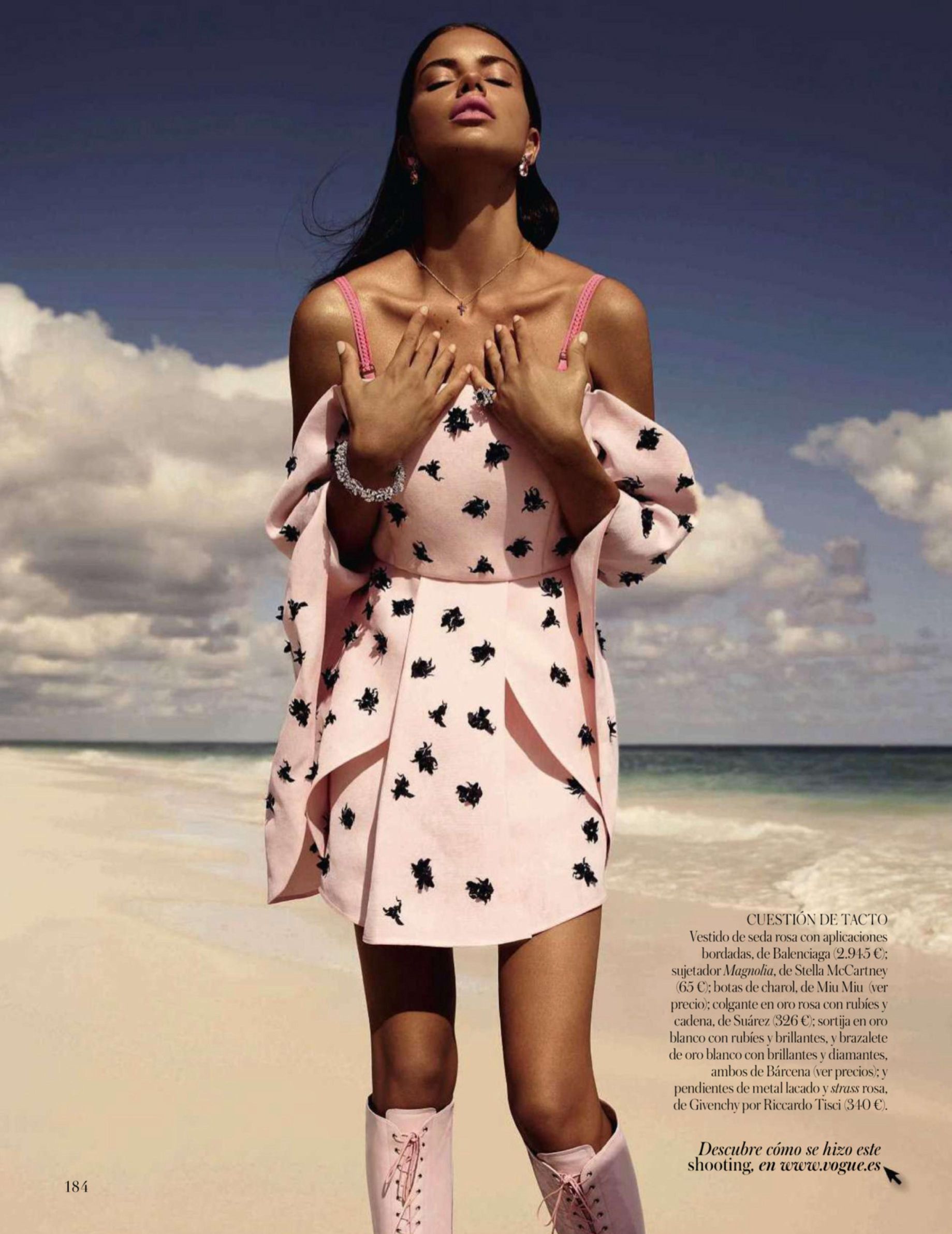 Adriana Lima - Vogue May 2014013.jpg