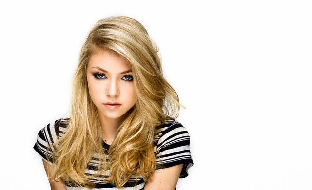 kinopoisk.ru-Taylor-Momsen-966312.jpg