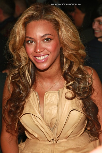 Beyonce+Knowles+Rodarte+Front+Row+Spring+2012+f7AESbQQk9Wl.jpg