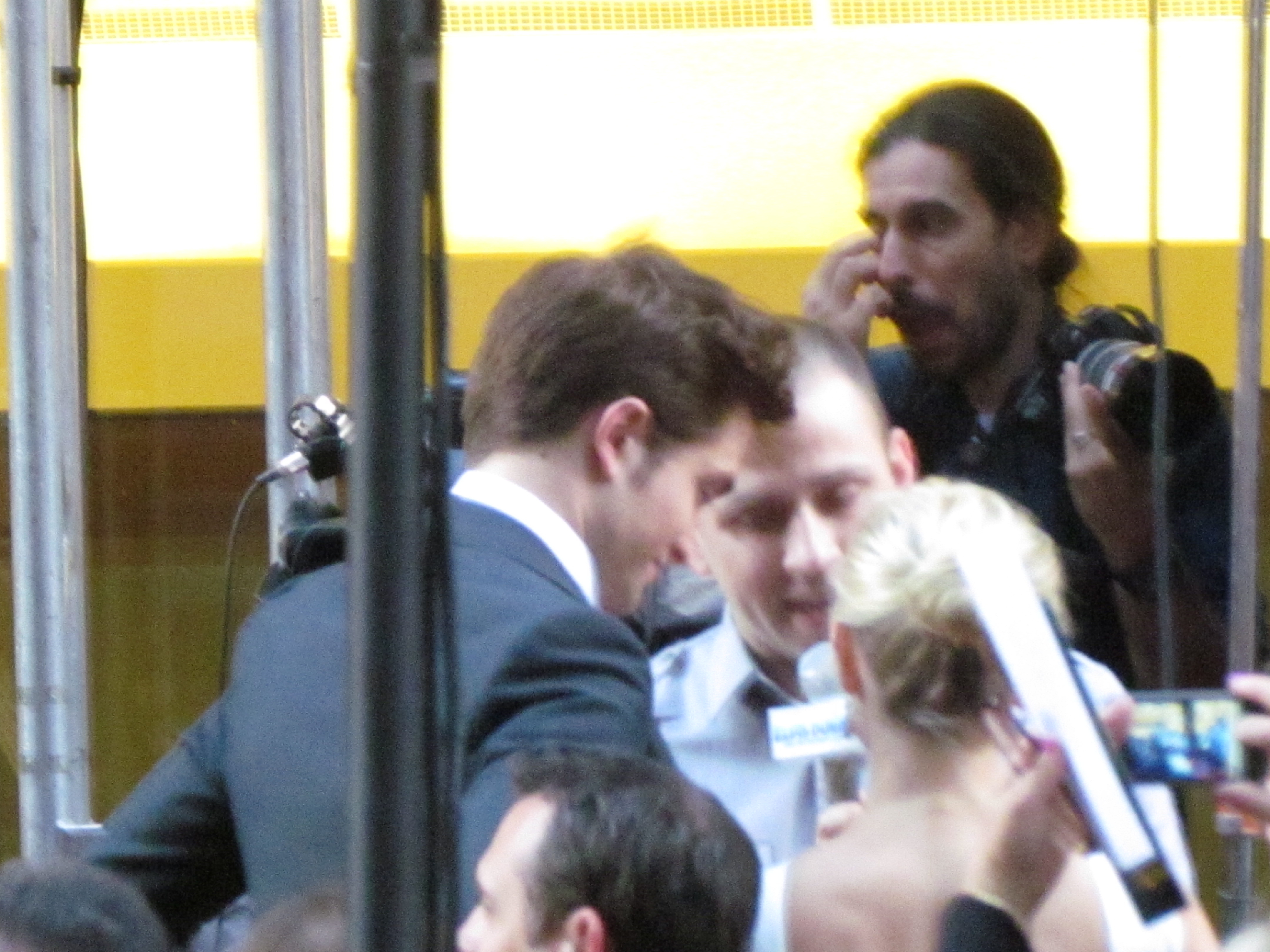 TodoTwilightSaga - Robert Pattinson Fotos Fan005.jpg