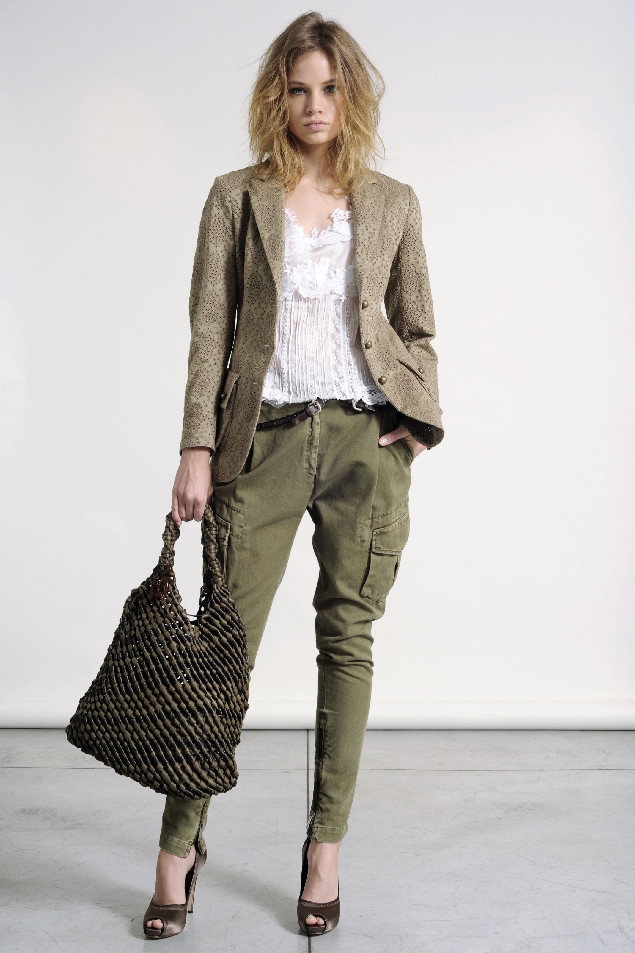 Makenzie-Weinman-Ermanno-Scervino-Resort-2011-14.jpg