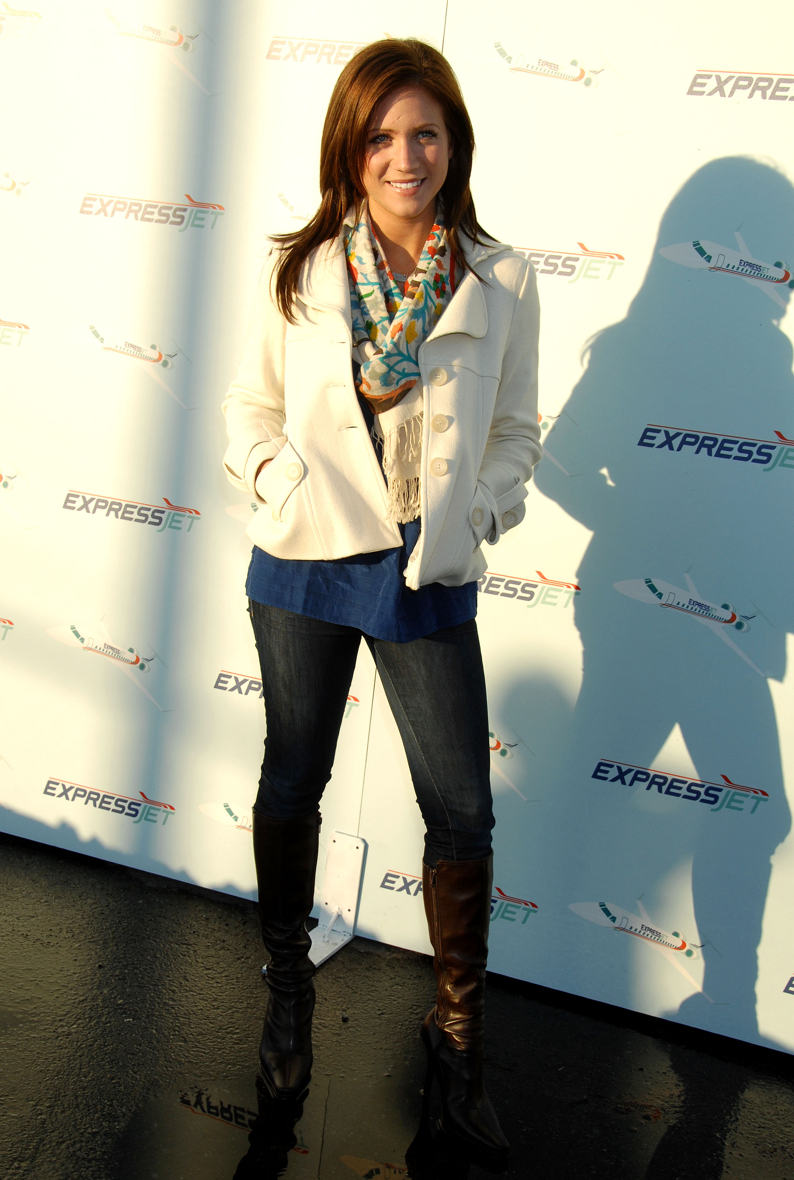 snow96150_CelebutopiaBrittany_SnowExpressJet_PreSundance_Snow_Lounge15_122_923lo.JPG