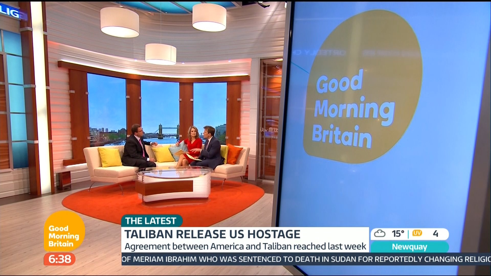 Charlotte Hawkins Red Dress & Legs GMB HD 02-06-14.ts_snapshot_00.21_[2014.06.02_16.47.37].jpg