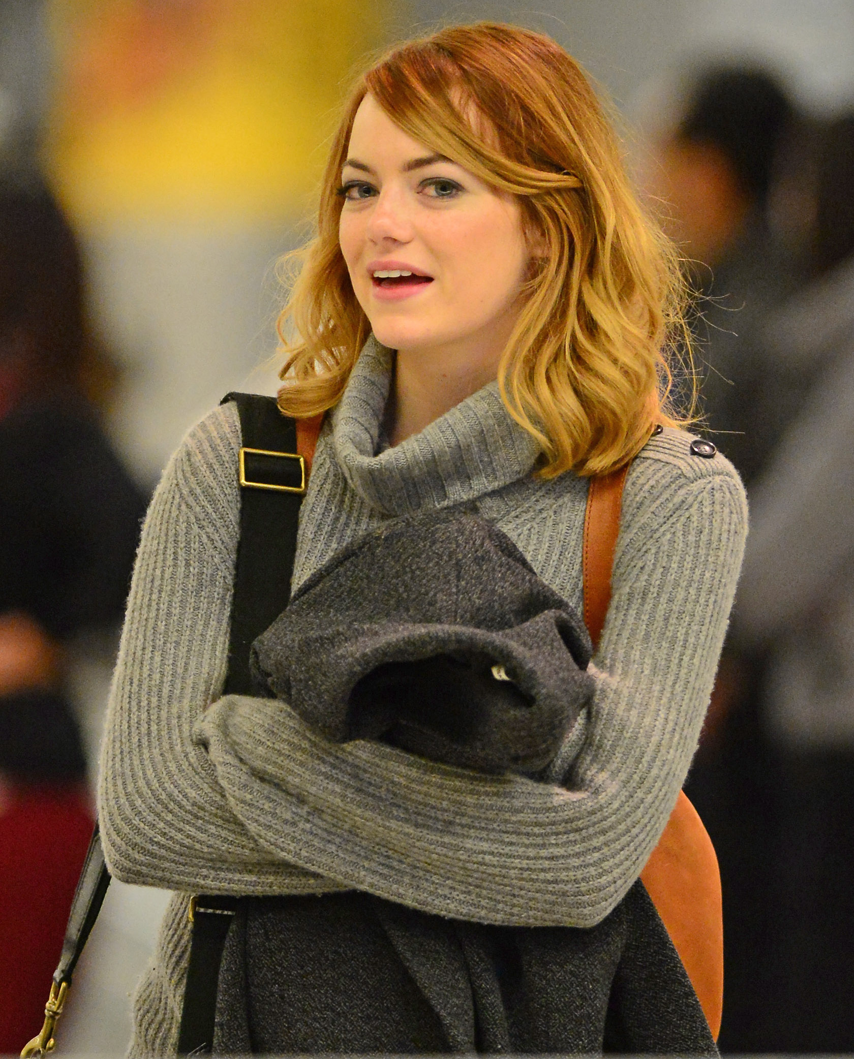 EmmaStone_JFKArrival_January13_2014_ (14).jpg